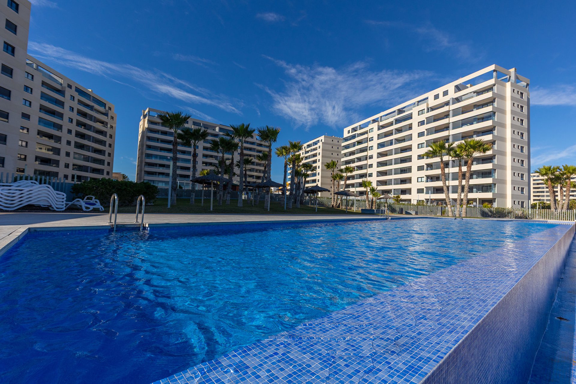 Resale - Apartment / Flat * - Torrevieja * - Punta Prima *