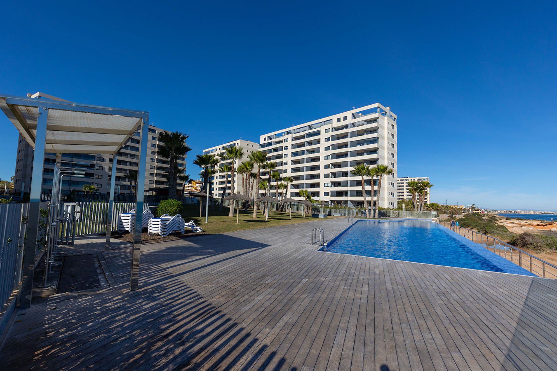 Resale - Apartment / Flat * - Torrevieja * - Punta Prima *