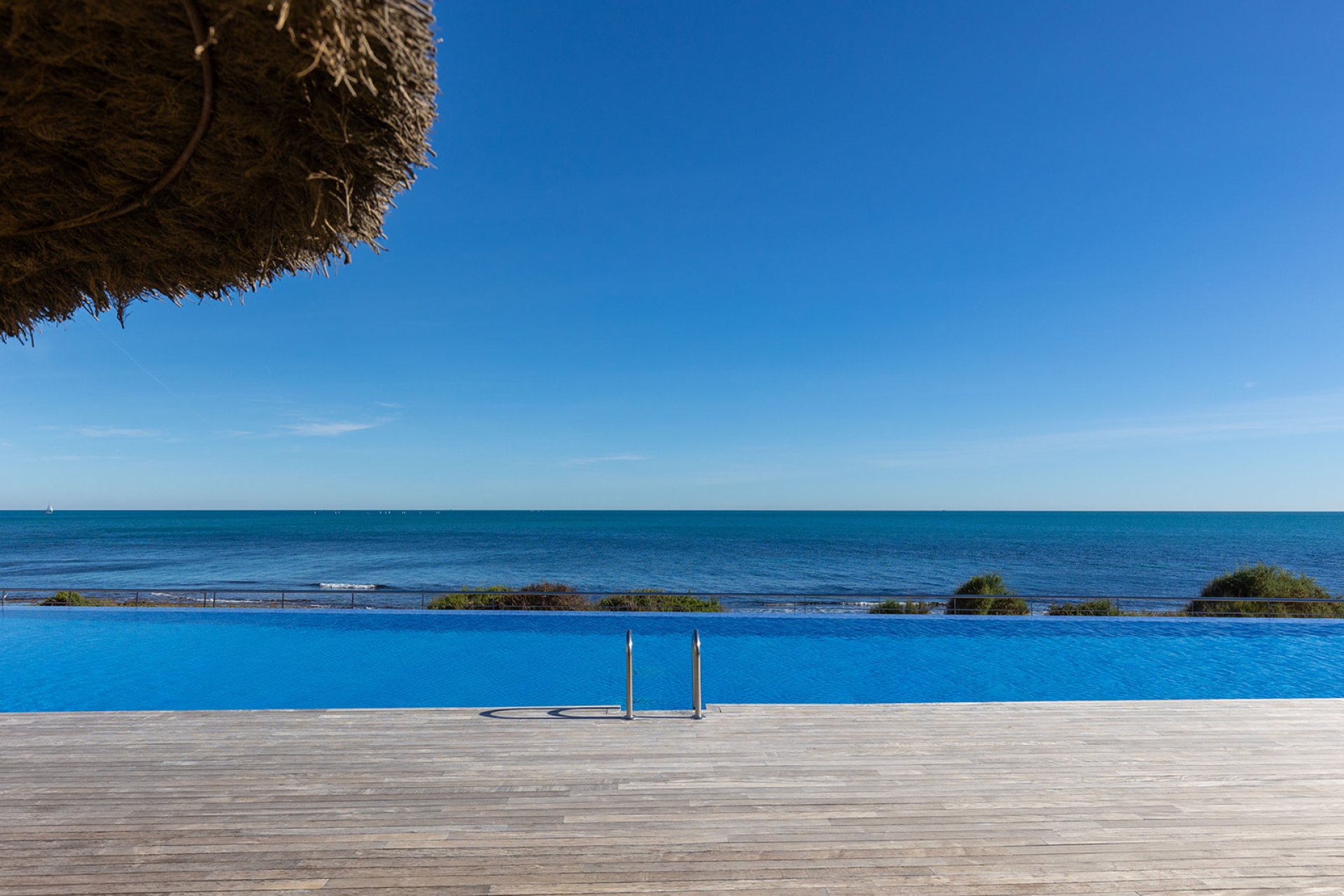 Resale - Apartment / Flat * - Torrevieja * - Punta Prima *
