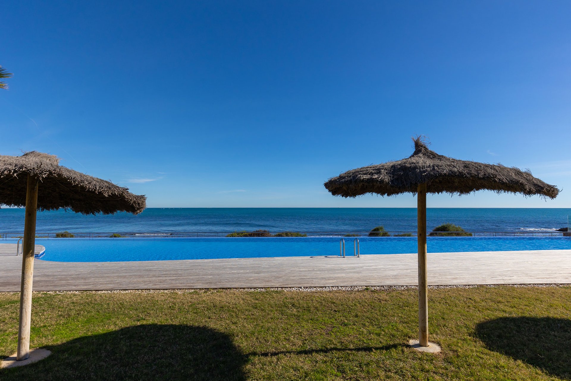 Resale - Apartment / Flat * - Torrevieja * - Punta Prima *