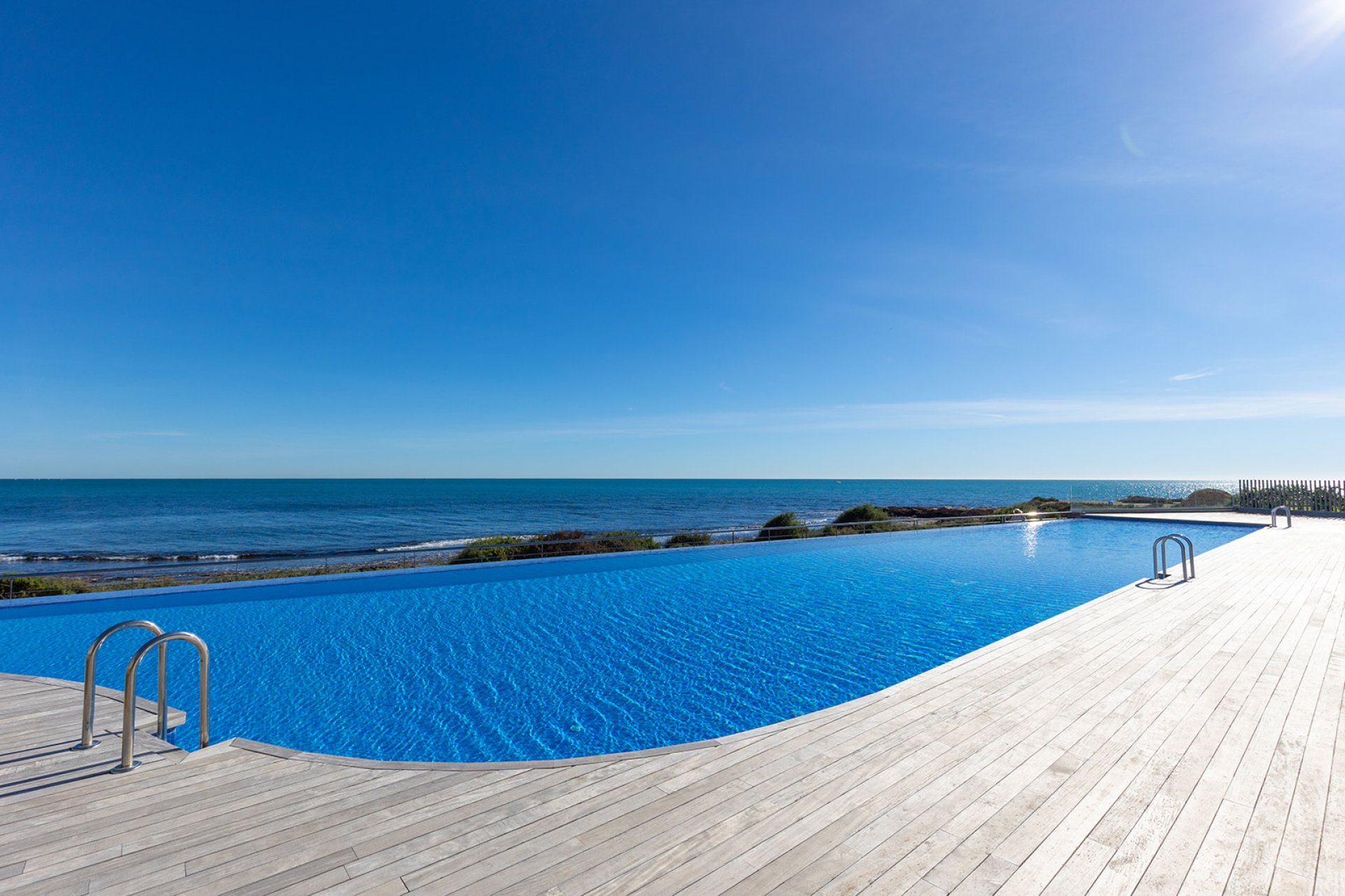 Resale - Apartment / Flat * - Torrevieja * - Punta Prima *