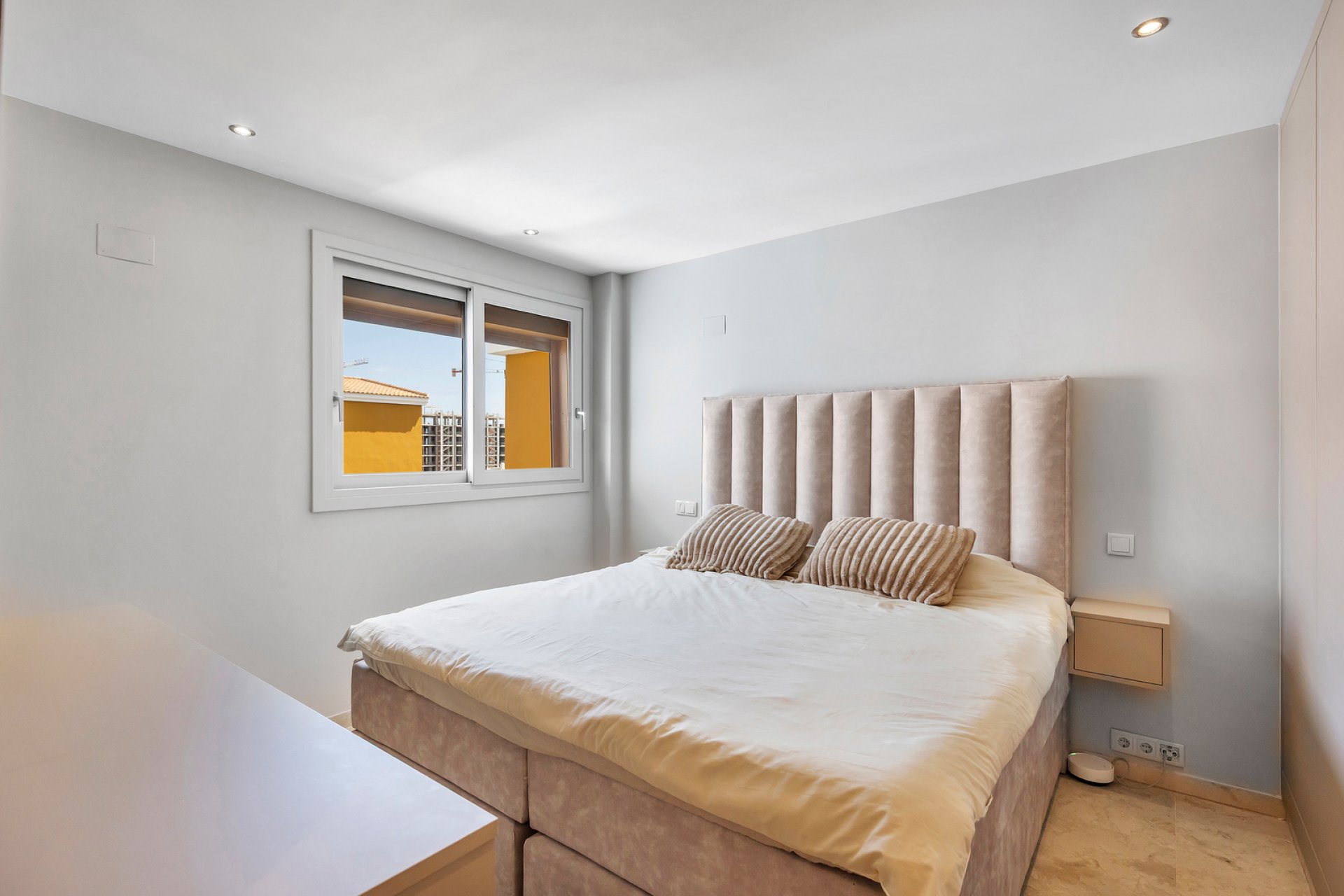 Resale - Apartment / Flat * - Torrevieja * - Punta Prima *