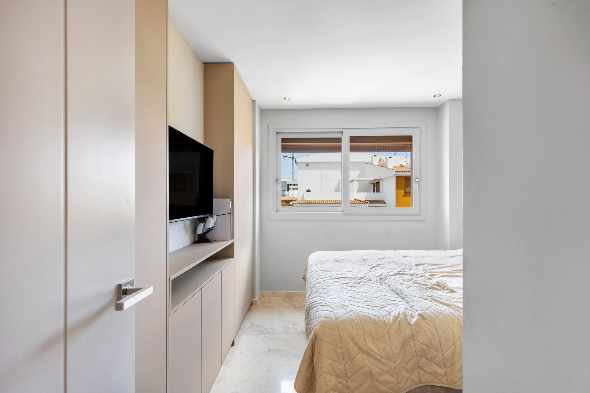 Resale - Apartment / Flat * - Torrevieja * - Punta Prima *