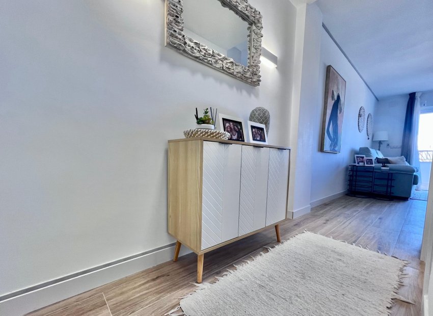 Resale - Apartment / Flat * - Torrevieja * - Punta Prima *