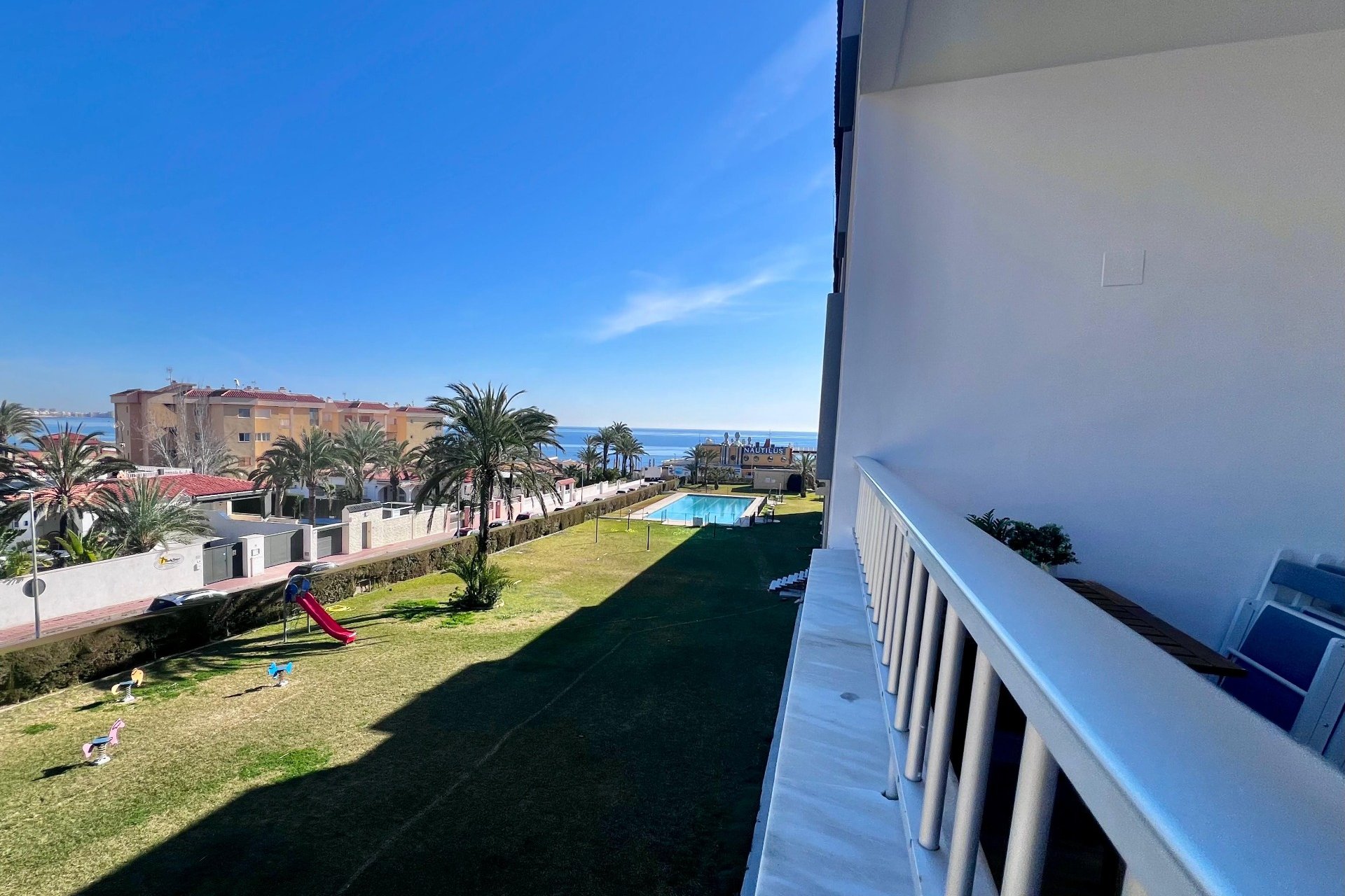 Resale - Apartment / Flat * - Torrevieja * - Punta Prima *