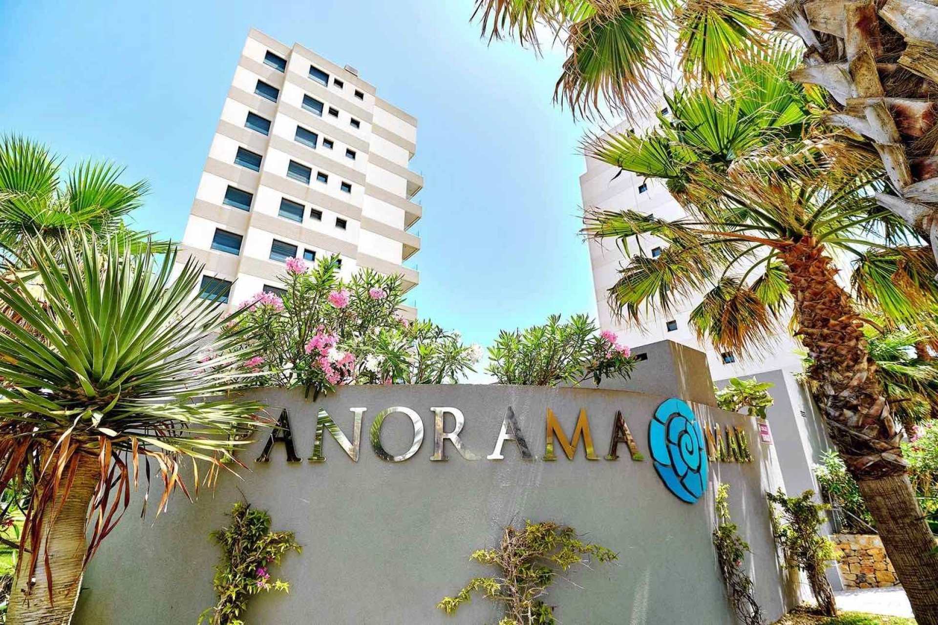 Resale - Apartment / Flat * - Torrevieja * - Punta Prima *
