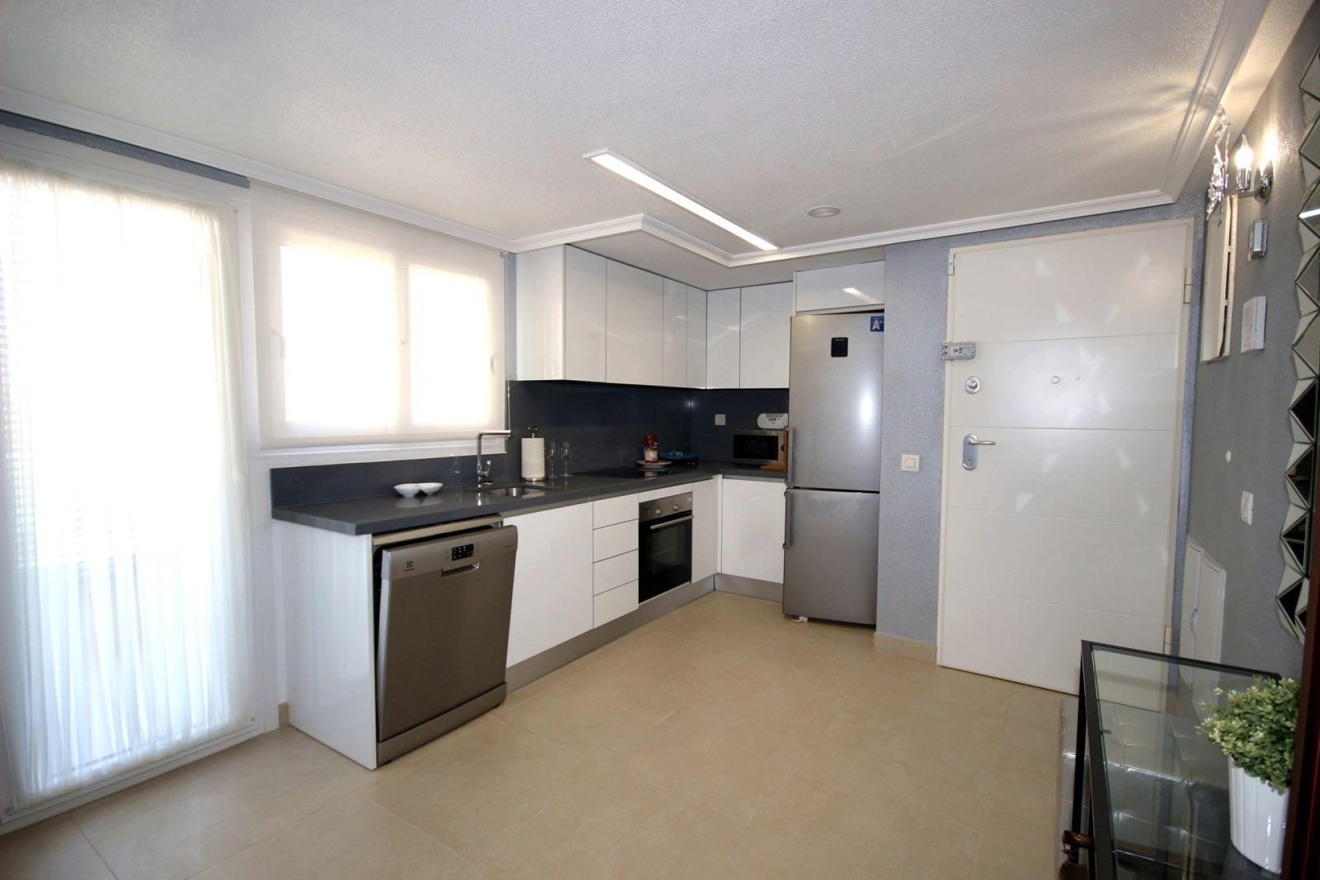 Resale - Apartment / Flat * - Torrevieja * - Punta Prima *