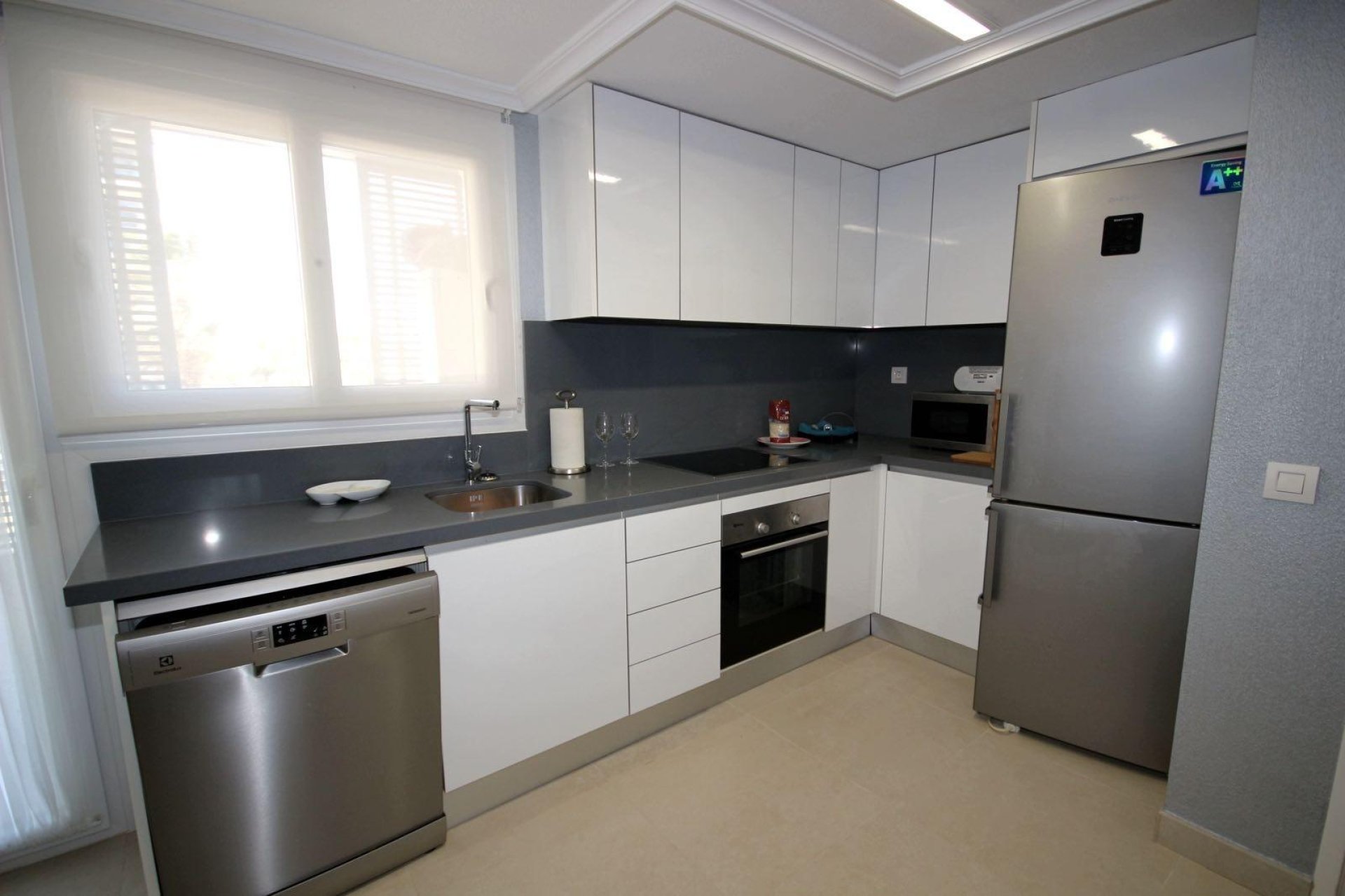 Resale - Apartment / Flat * - Torrevieja * - Punta Prima *