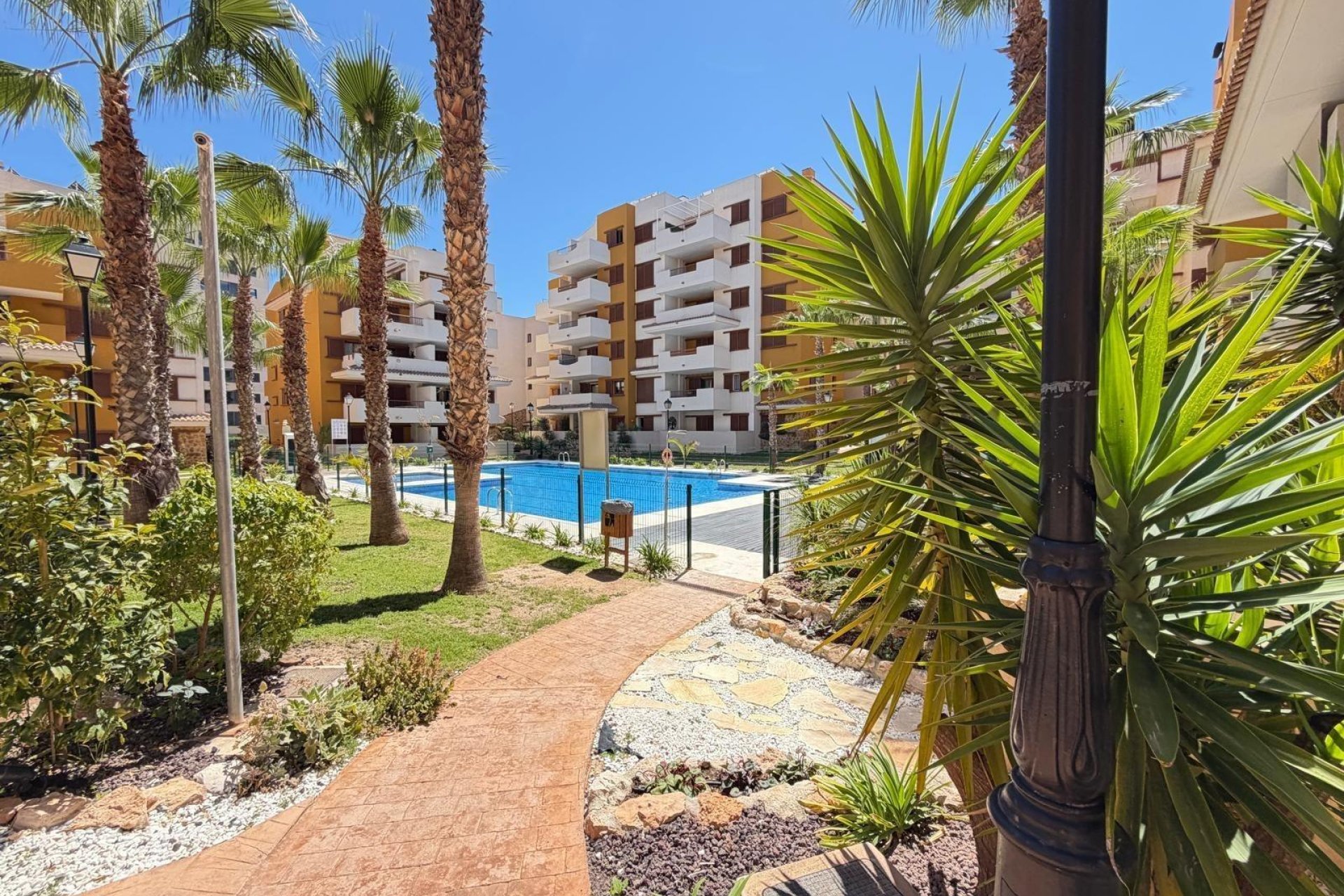 Resale - Apartment / Flat * - Torrevieja * - Punta Prima *