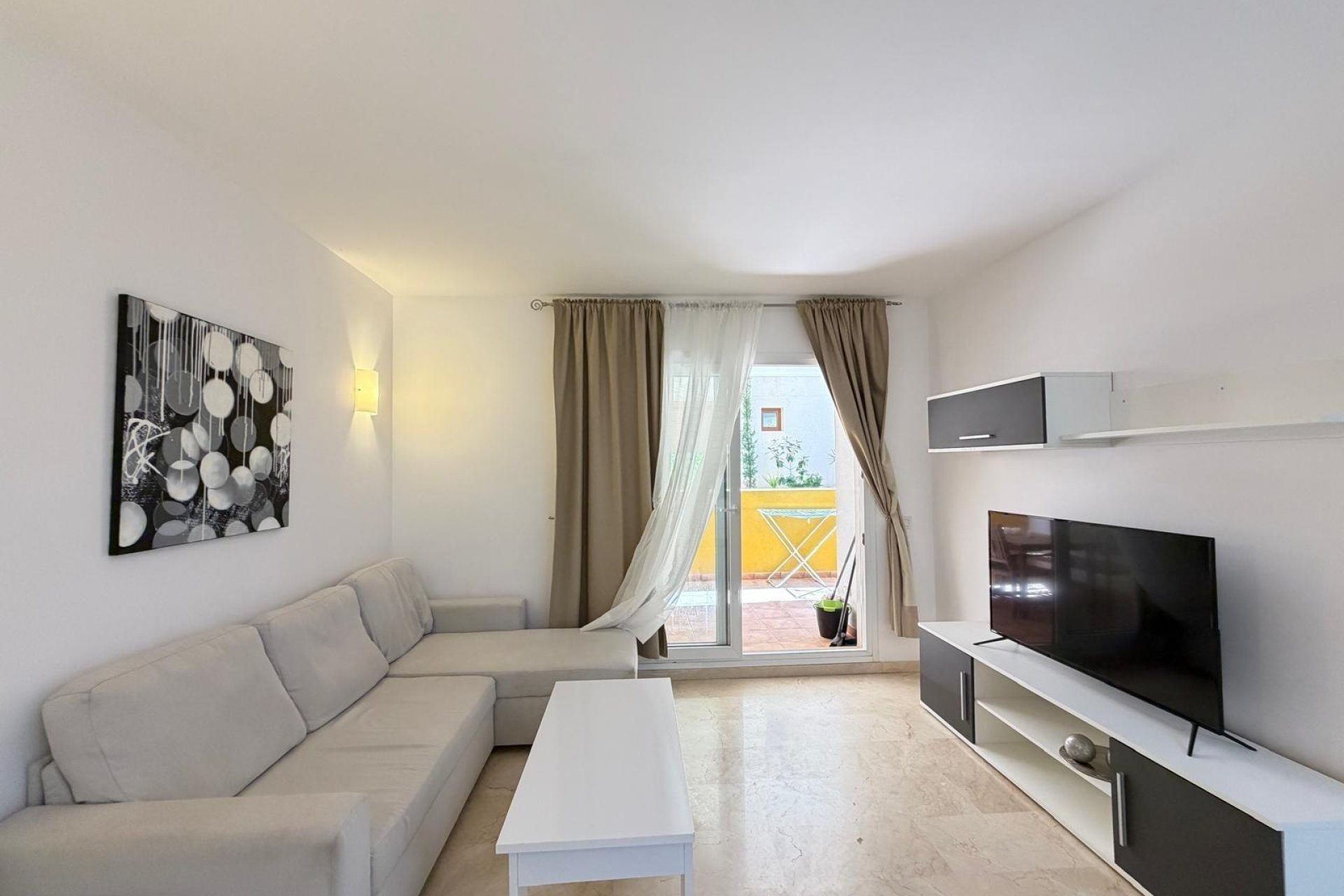 Resale - Apartment / Flat * - Torrevieja * - Punta Prima *