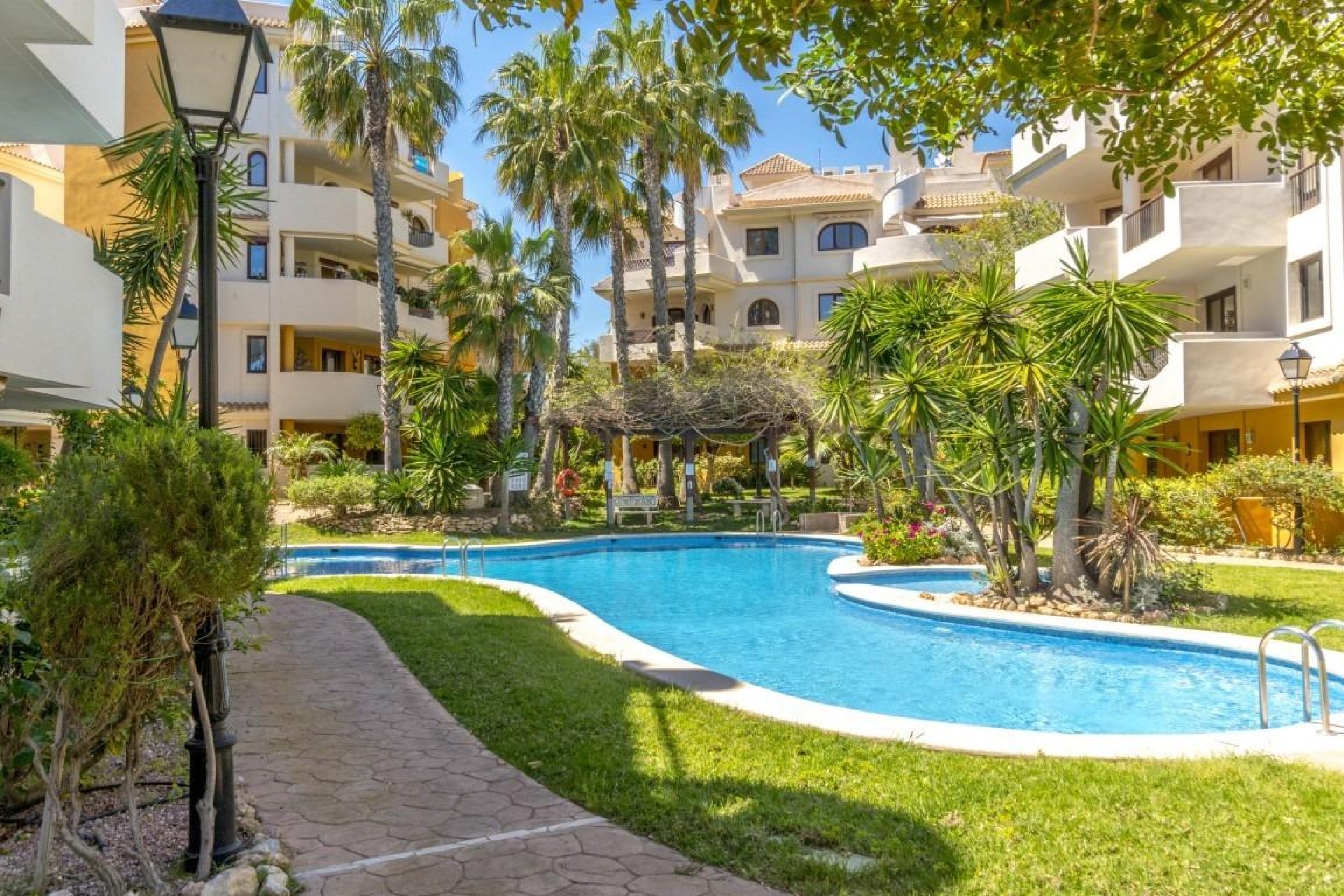 Resale - Apartment / Flat * - Torrevieja * - Punta Prima *