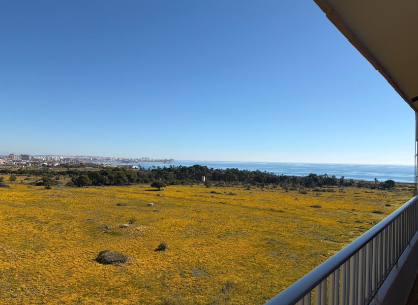 Resale - Apartment / Flat * - Torrevieja * - Punta Prima *