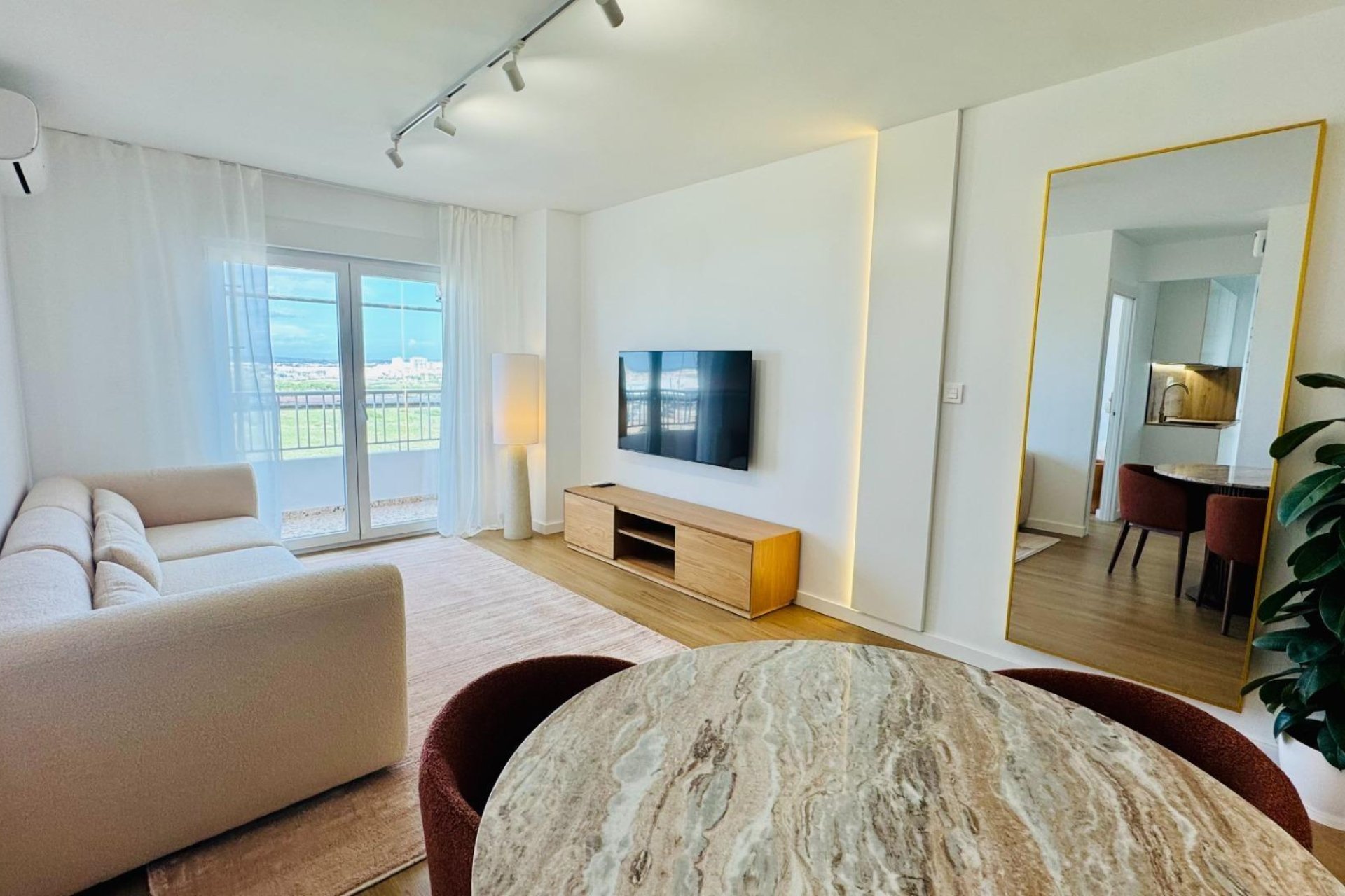 Resale - Apartment / Flat * - Torrevieja * - Punta Prima *