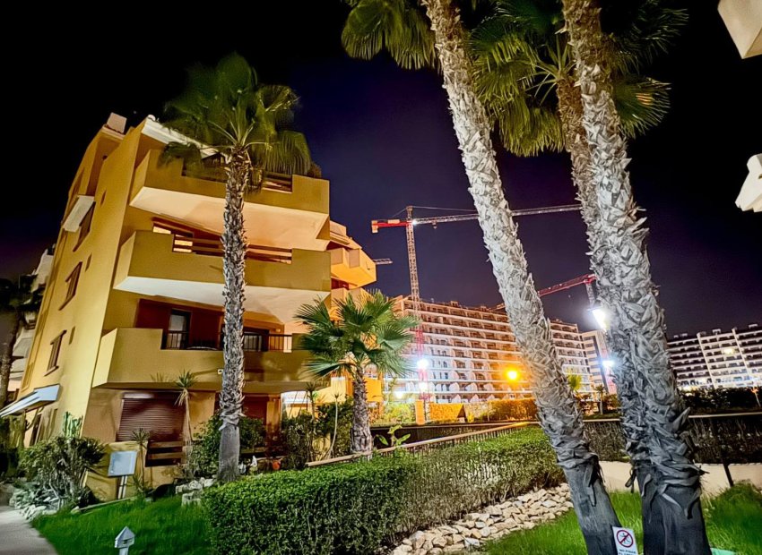 Resale - Apartment / Flat * - Torrevieja * - Punta Prima *