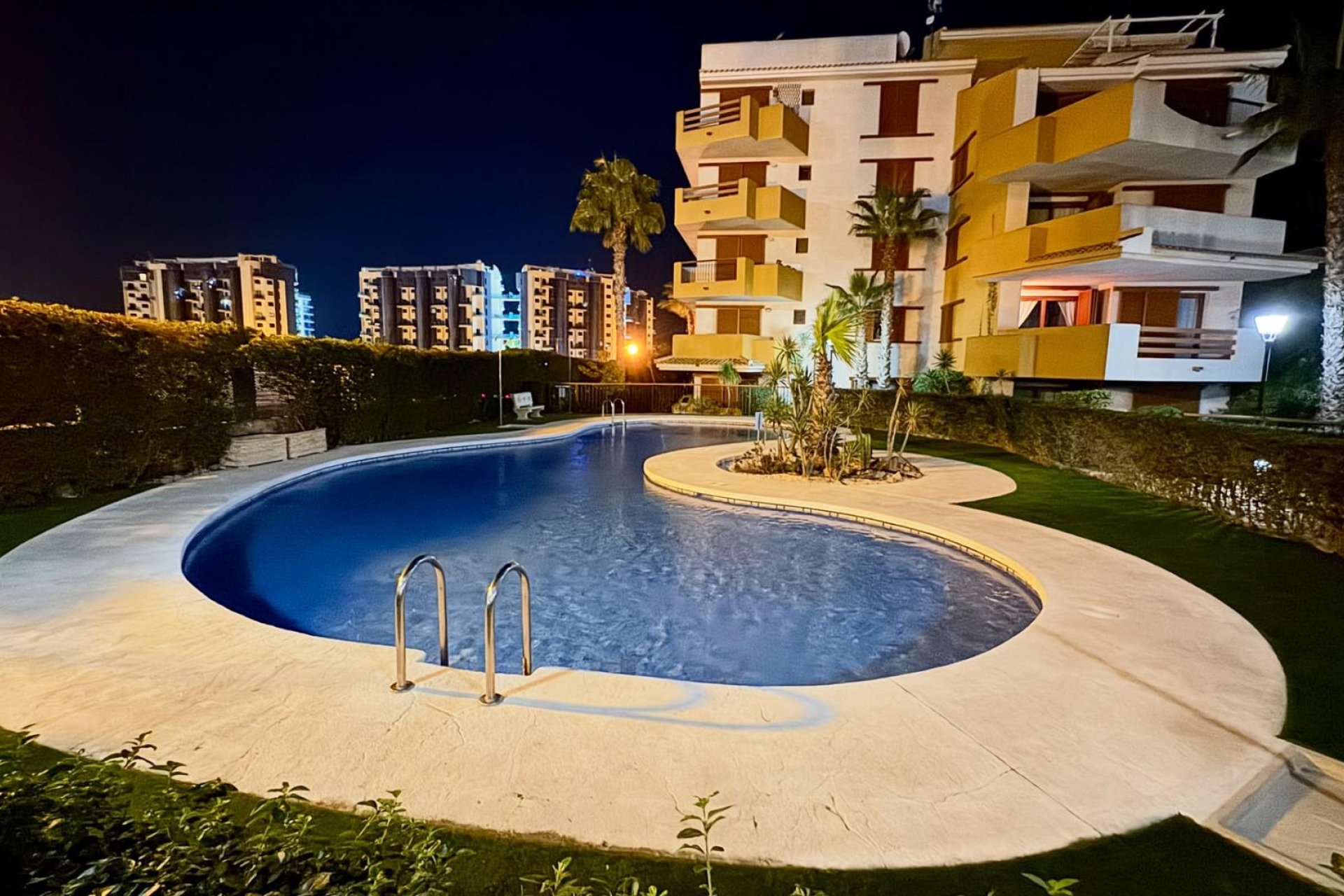 Resale - Apartment / Flat * - Torrevieja * - Punta Prima *