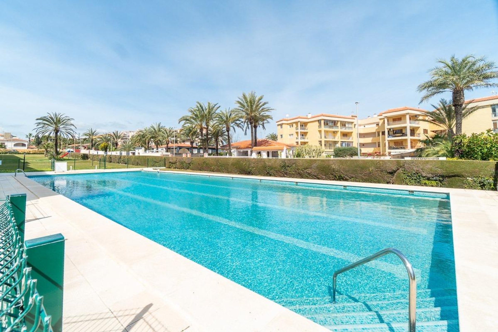 Resale - Apartment / Flat * - Torrevieja * - Rocio del Mar *
