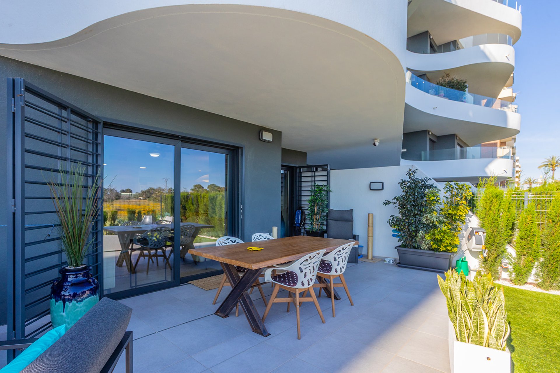 Resale - Apartment / Flat * - Torrevieja * - Rocio del Mar *