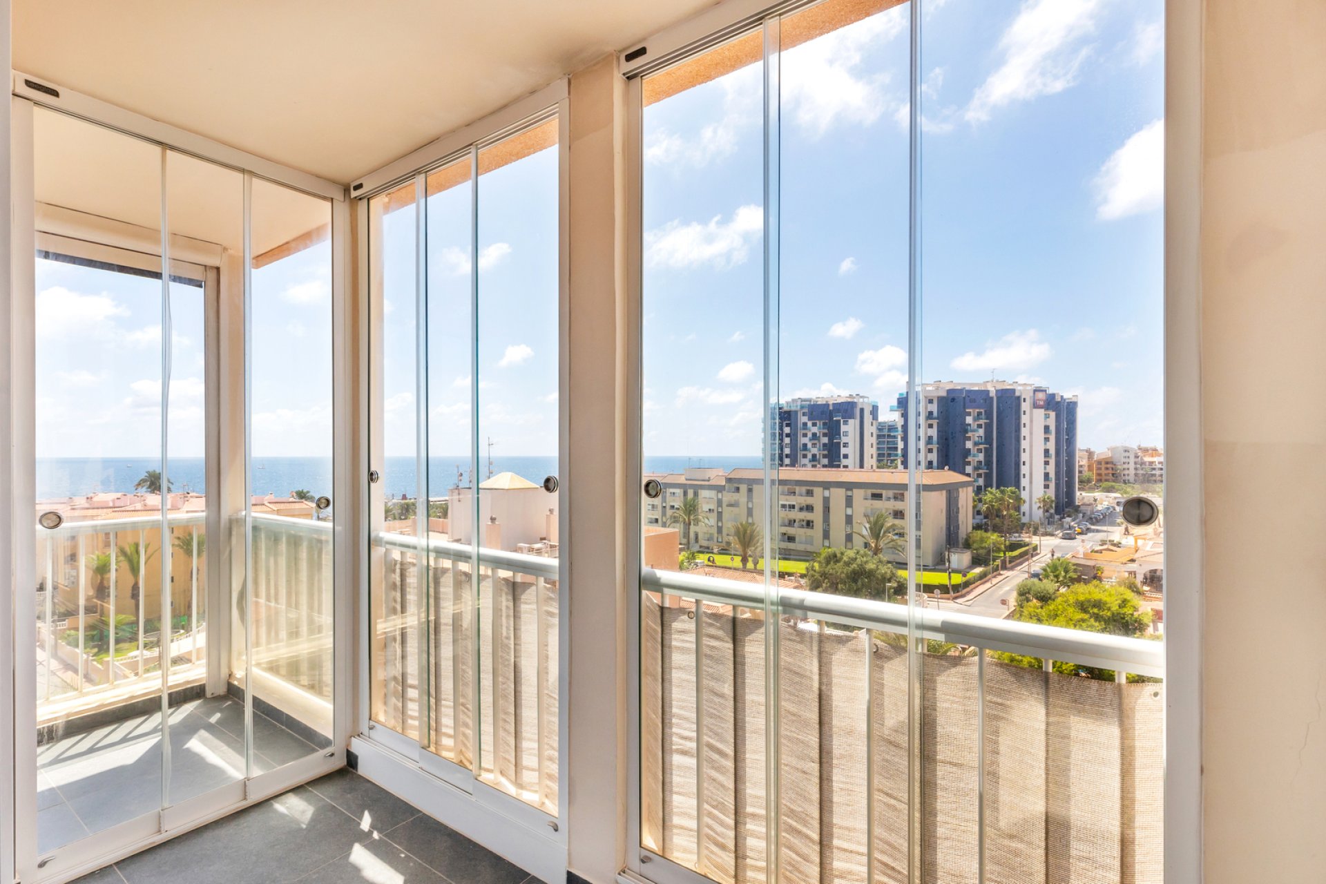 Resale - Apartment / Flat * - Torrevieja * - Rocio del Mar *