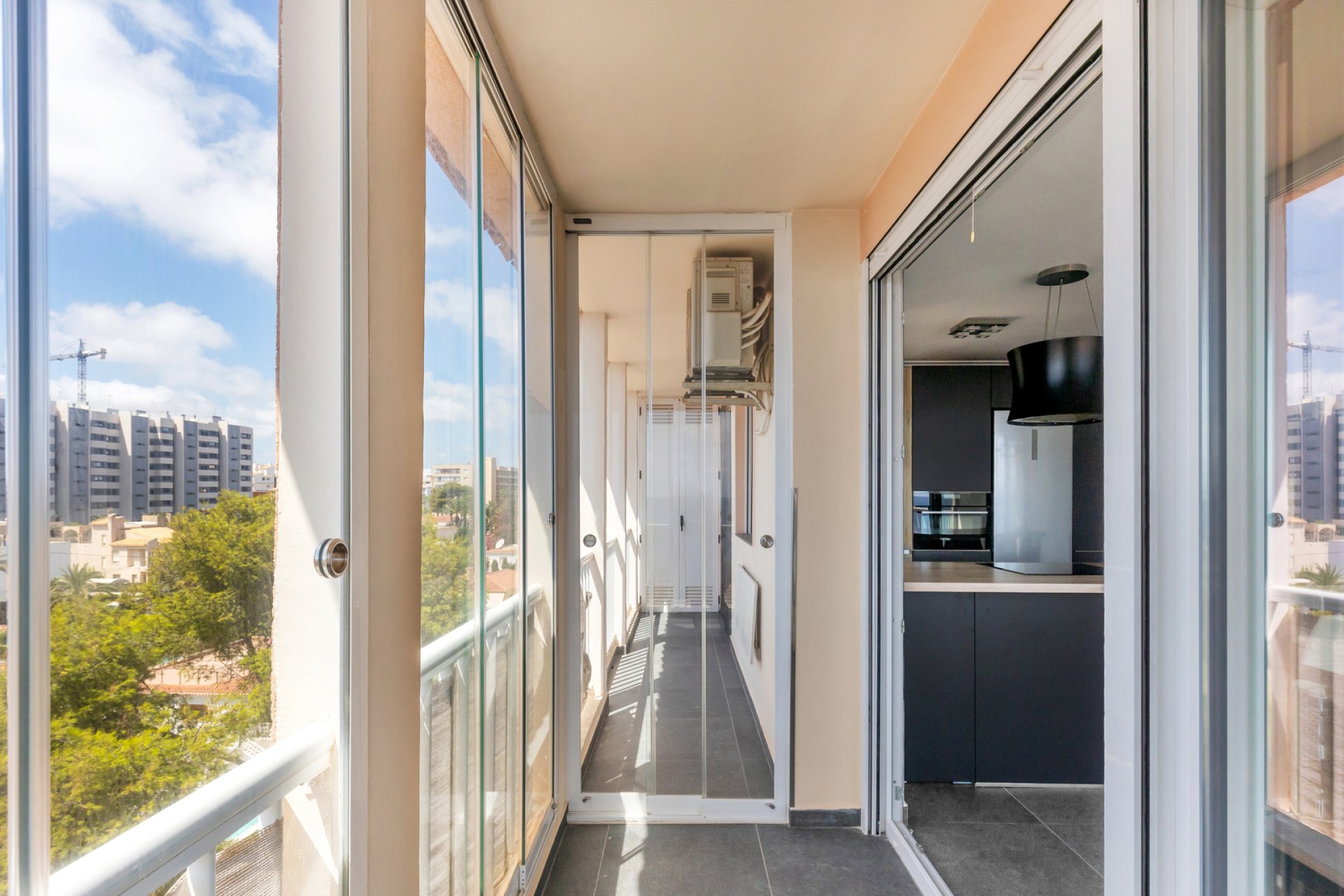 Resale - Apartment / Flat * - Torrevieja * - Rocio del Mar *
