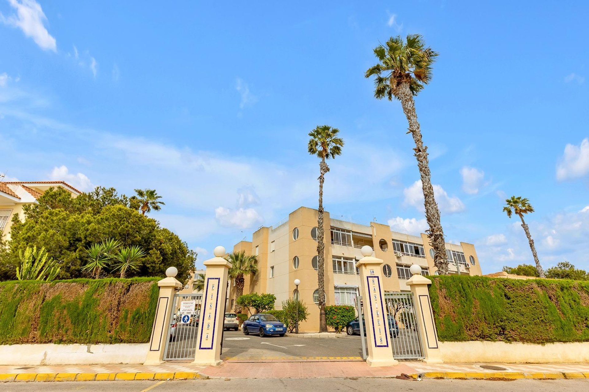 Resale - Apartment / Flat * - Torrevieja - San luis