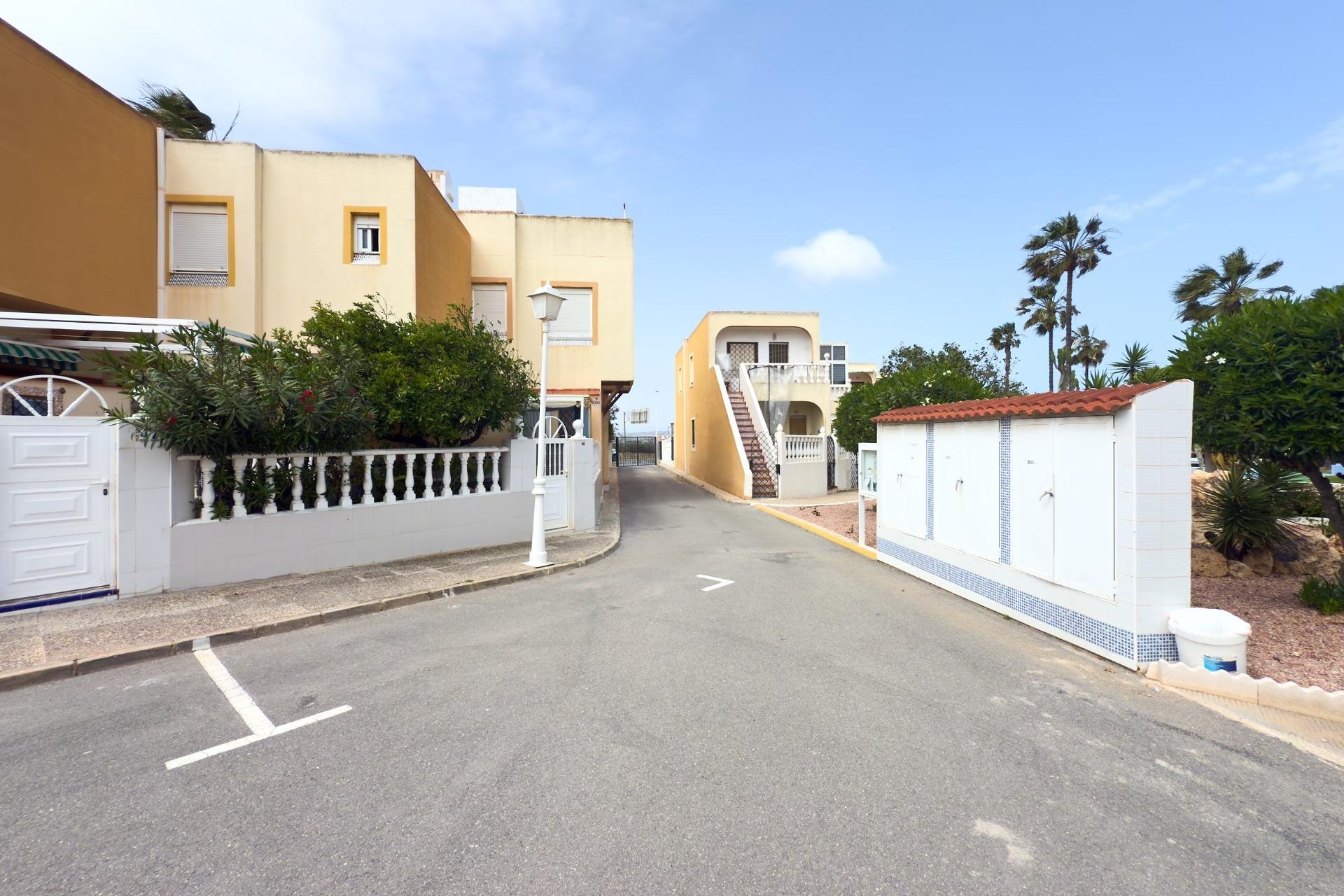 Resale - Apartment / Flat * - Torrevieja * - Torreblanca *