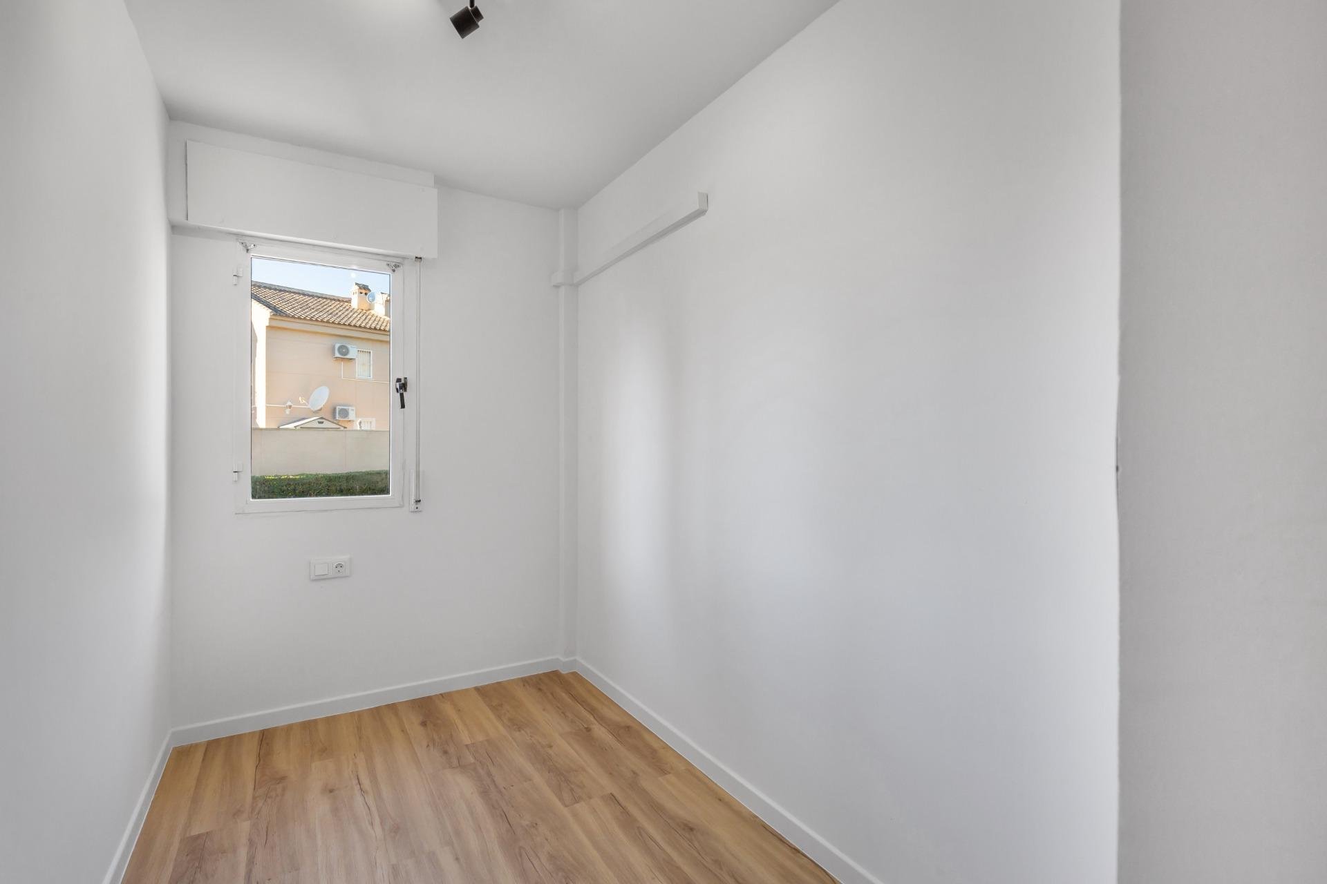 Resale - Apartment / Flat * - Torrevieja * - Torreblanca *