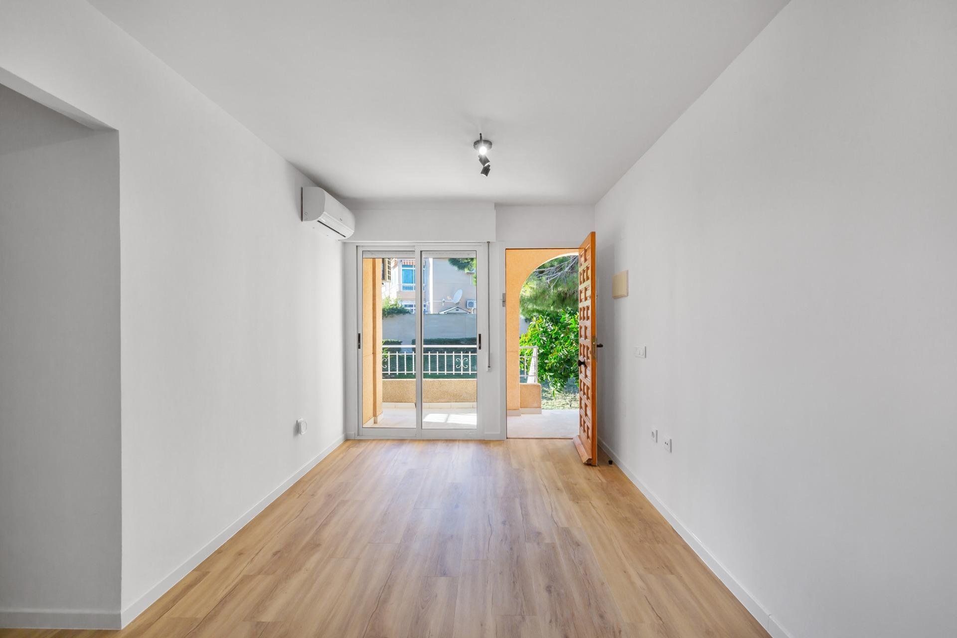 Resale - Apartment / Flat * - Torrevieja * - Torreblanca *