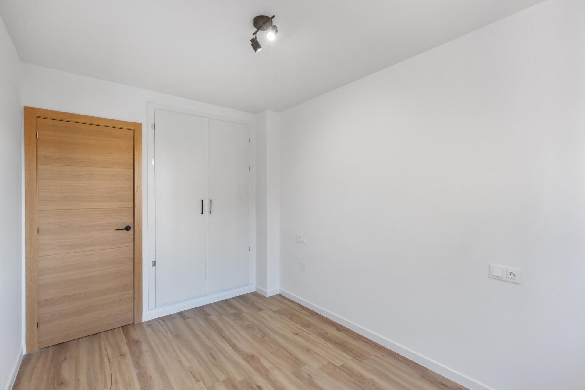 Resale - Apartment / Flat * - Torrevieja * - Torreblanca *