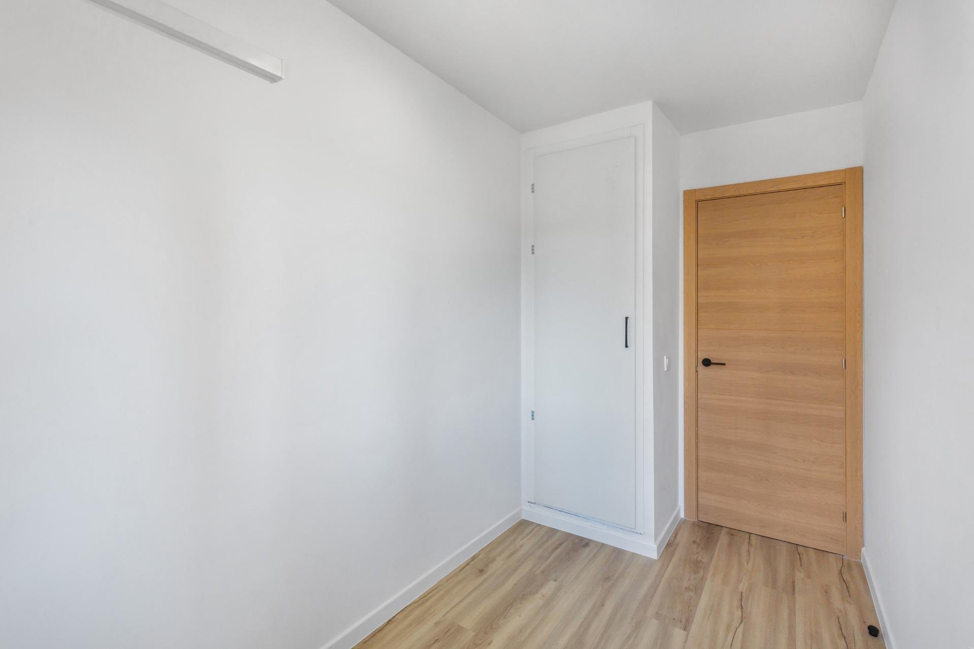 Resale - Apartment / Flat * - Torrevieja * - Torreblanca *