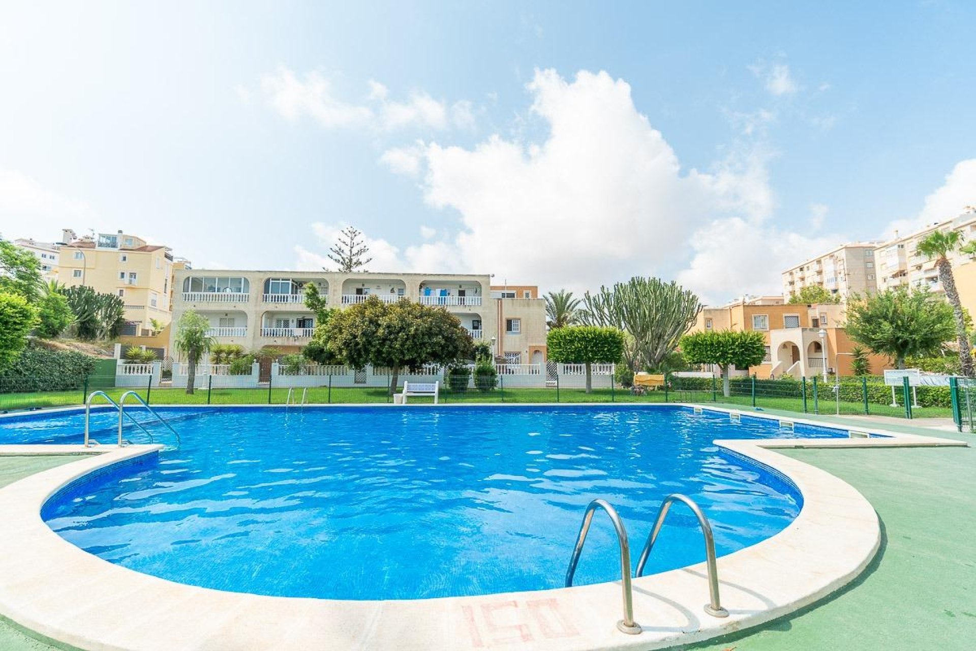 Resale - Apartment / Flat * - Torrevieja * - Torreblanca *