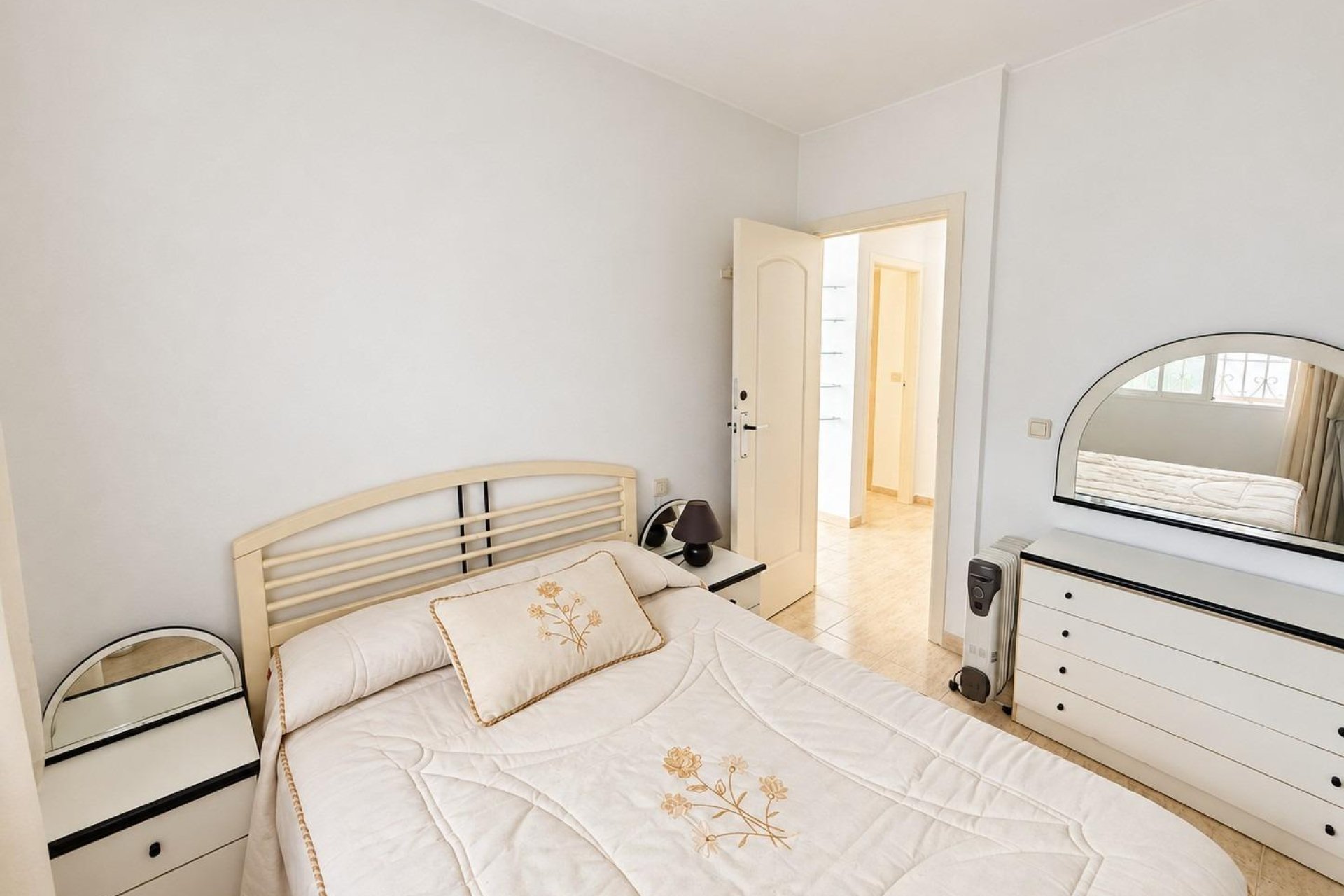 Resale - Apartment / Flat * - Torrevieja * - Torreblanca *