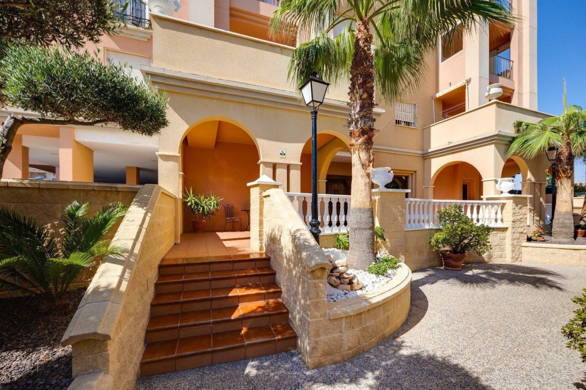 Resale - Apartment / Flat * - Torrevieja * - Torrejón *