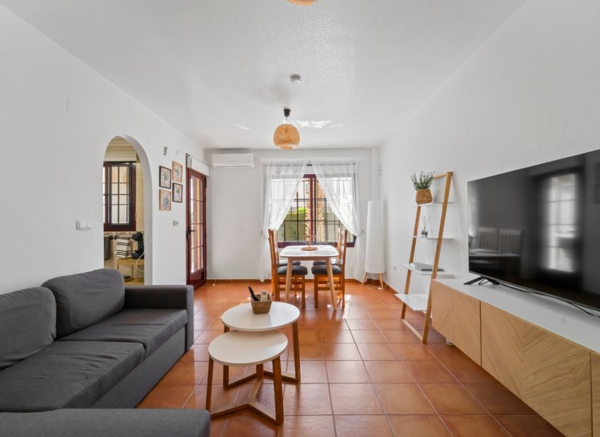 Resale - Apartment / Flat * - Torrevieja * - Torreta