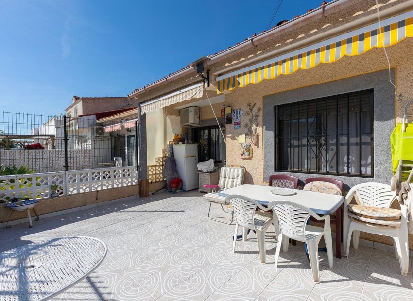 Resale - Apartment / Flat * - Torrevieja * - Torretas *