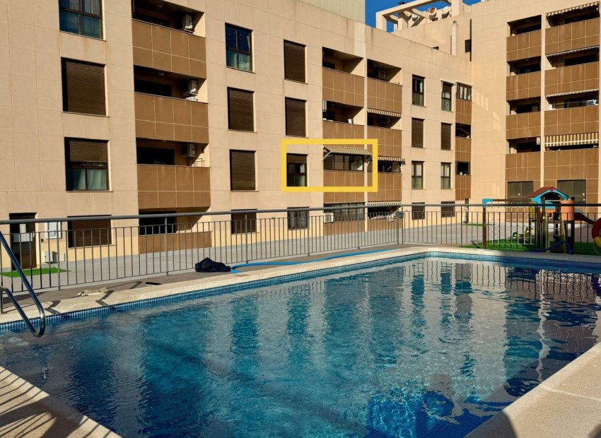 Resale - Apartment / flat - Torrevieja - Torrevieja*