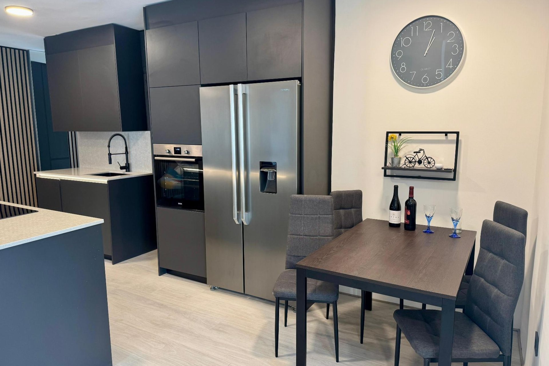 Resale - Apartment / Flat * - Torrevieja - Torrevieja *