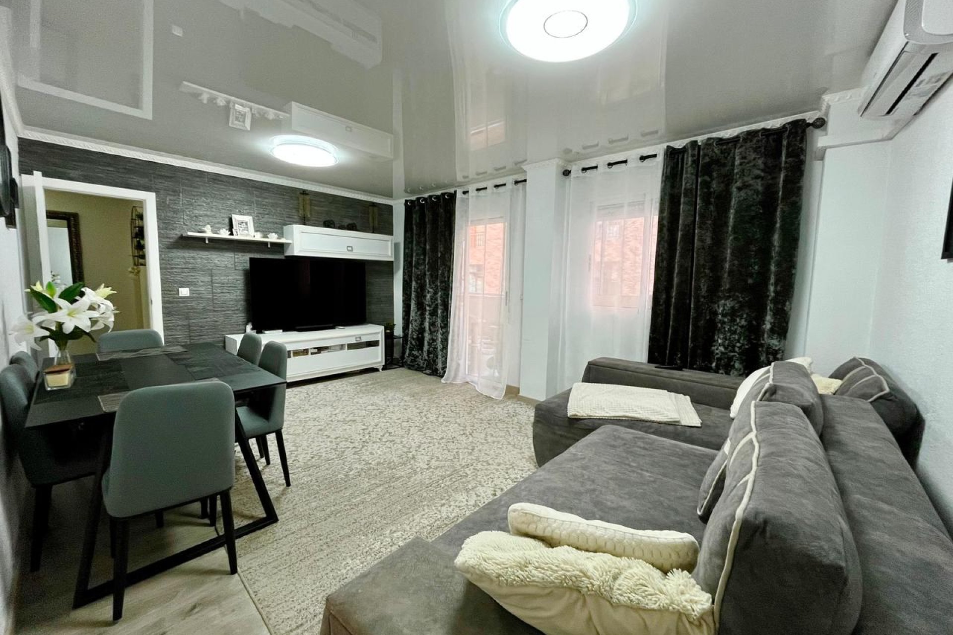 Resale - Apartment / Flat * - Torrevieja - Torrevieja *