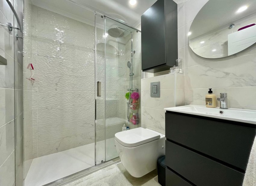 Resale - Apartment / Flat * - Torrevieja - Torrevieja *