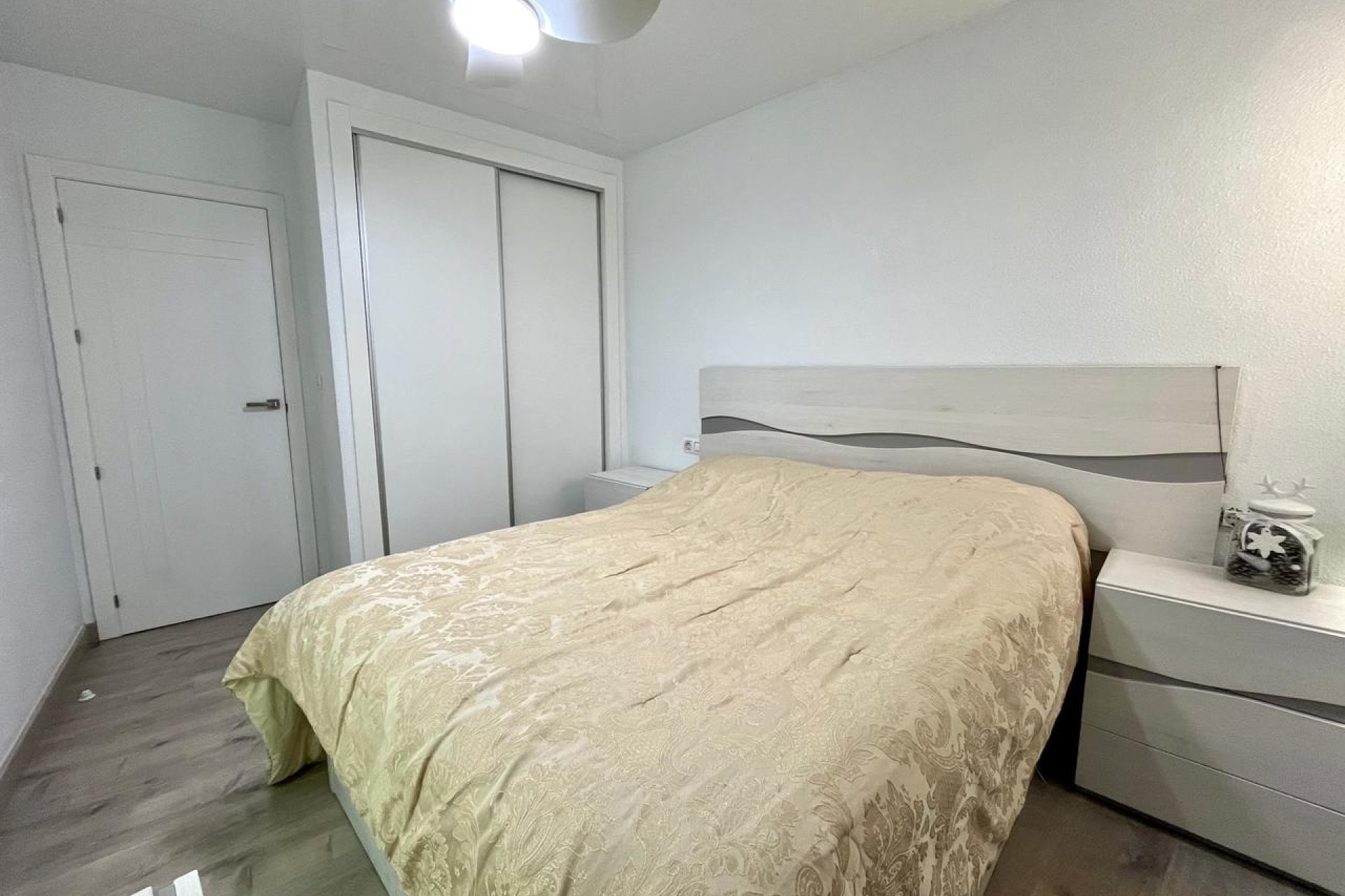 Resale - Apartment / Flat * - Torrevieja - Torrevieja *