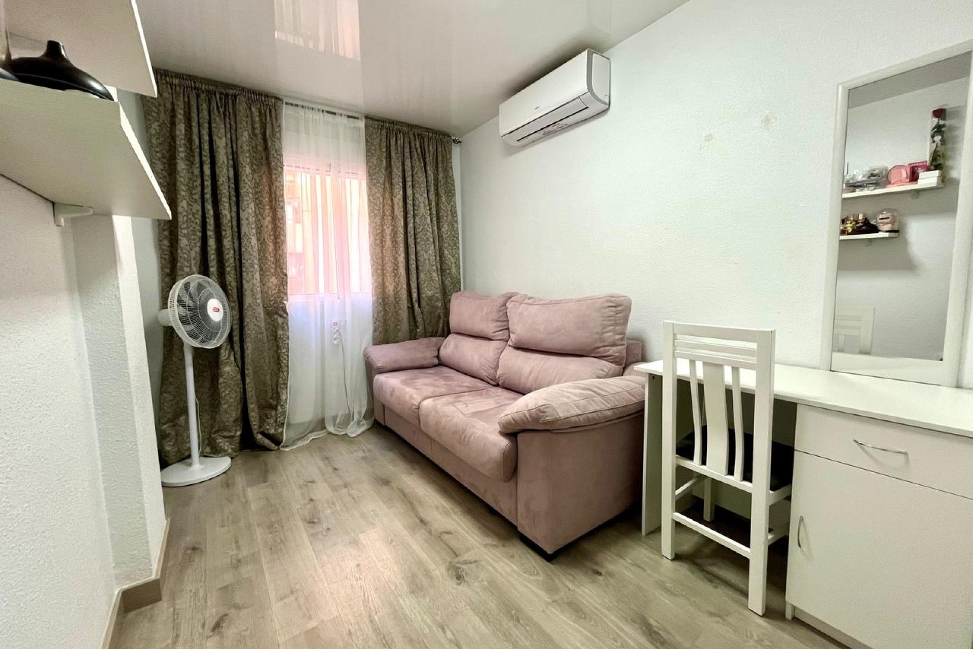 Resale - Apartment / Flat * - Torrevieja - Torrevieja *