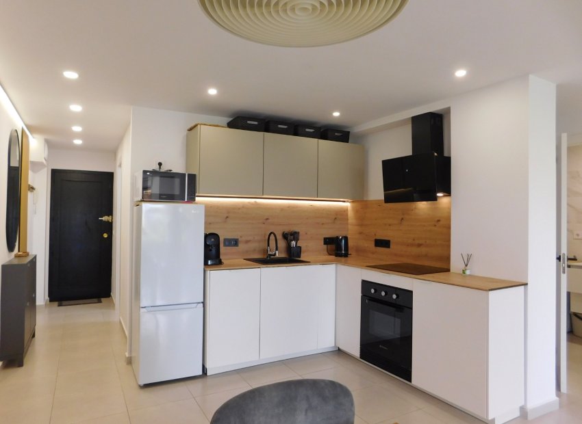 Resale - Apartment / Flat * - Torrevieja - Torrevieja *