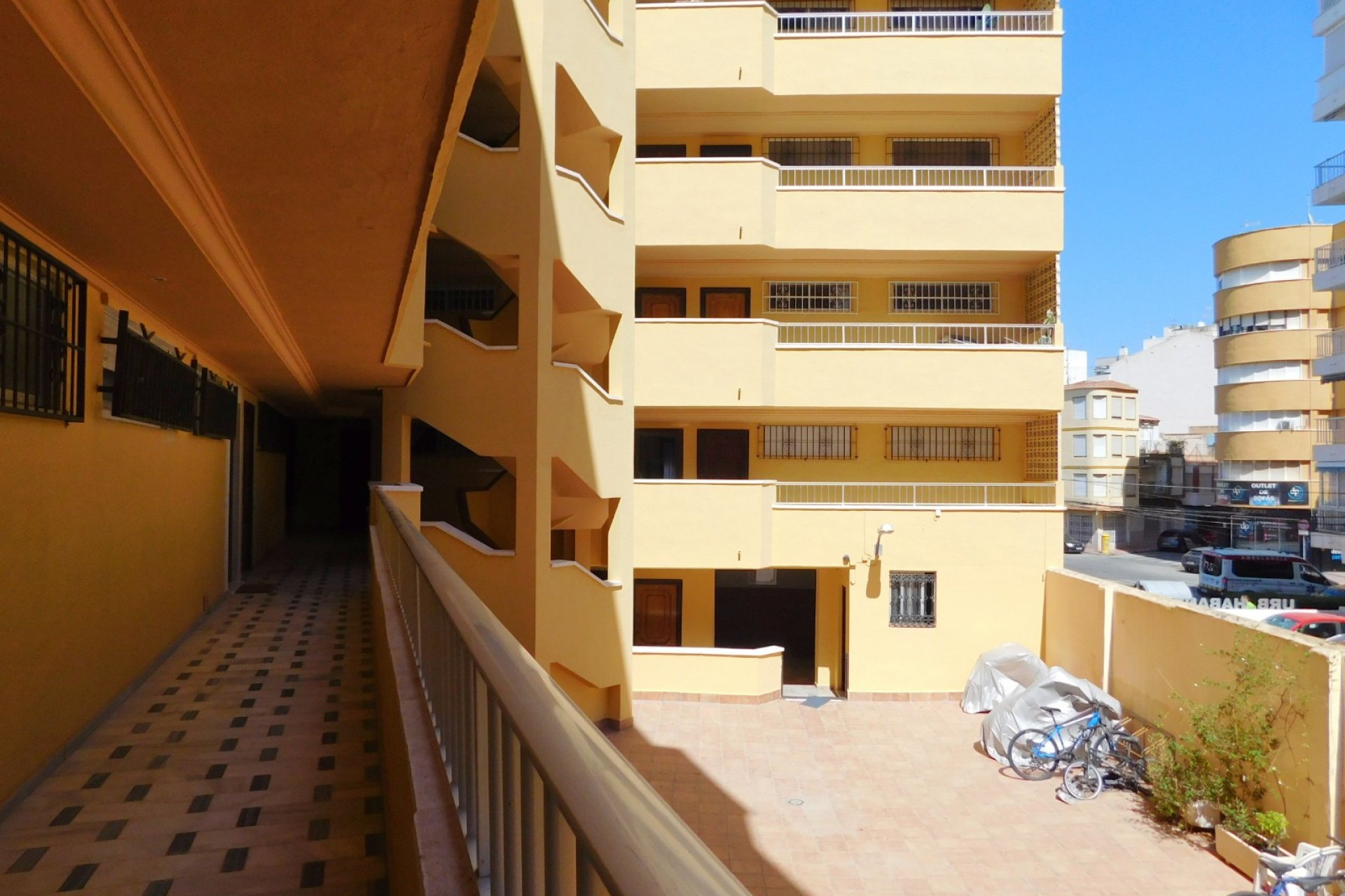 Resale - Apartment / Flat * - Torrevieja - Torrevieja *