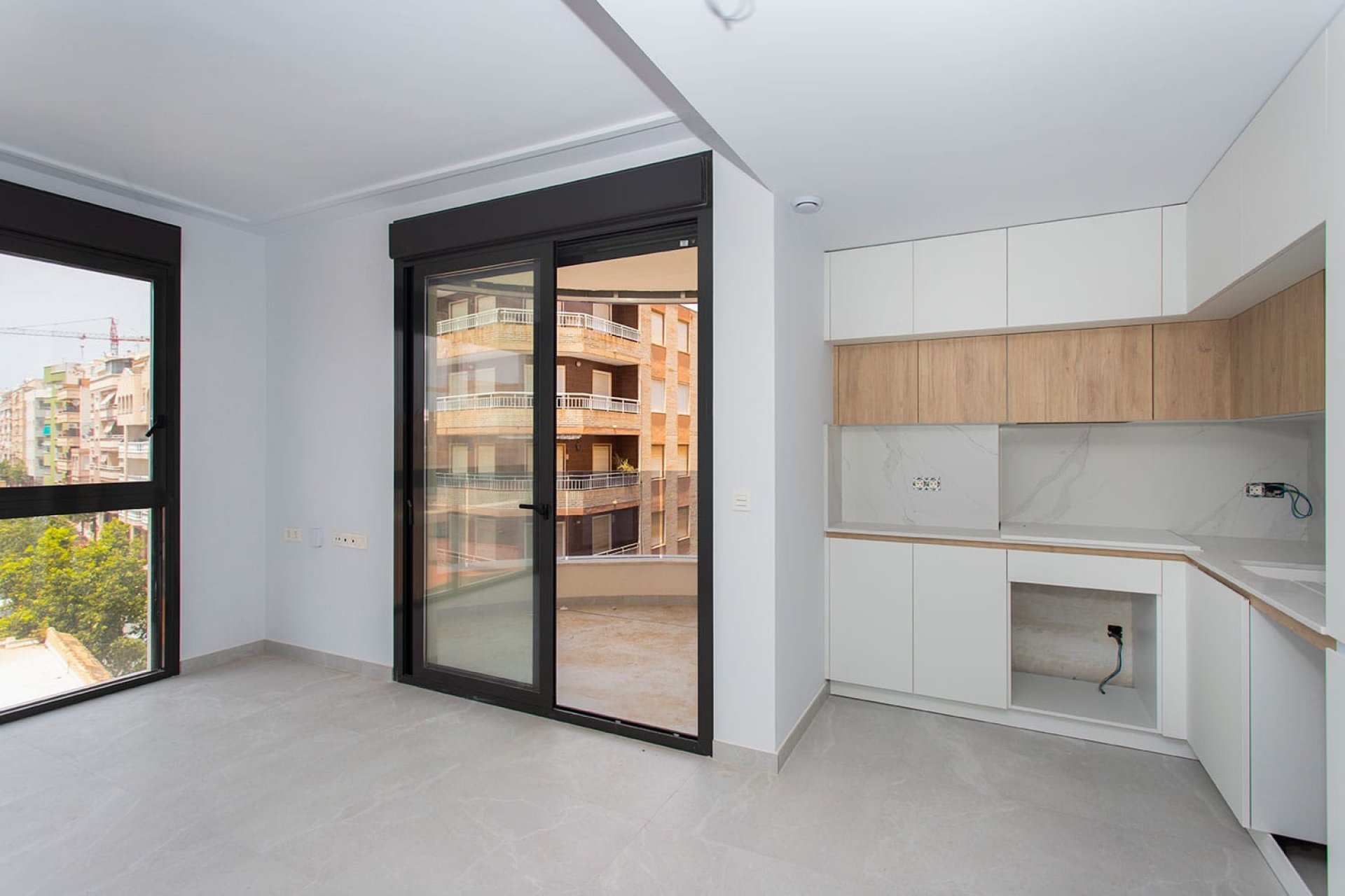 Resale - Apartment / Flat * - Torrevieja - Torrevieja *