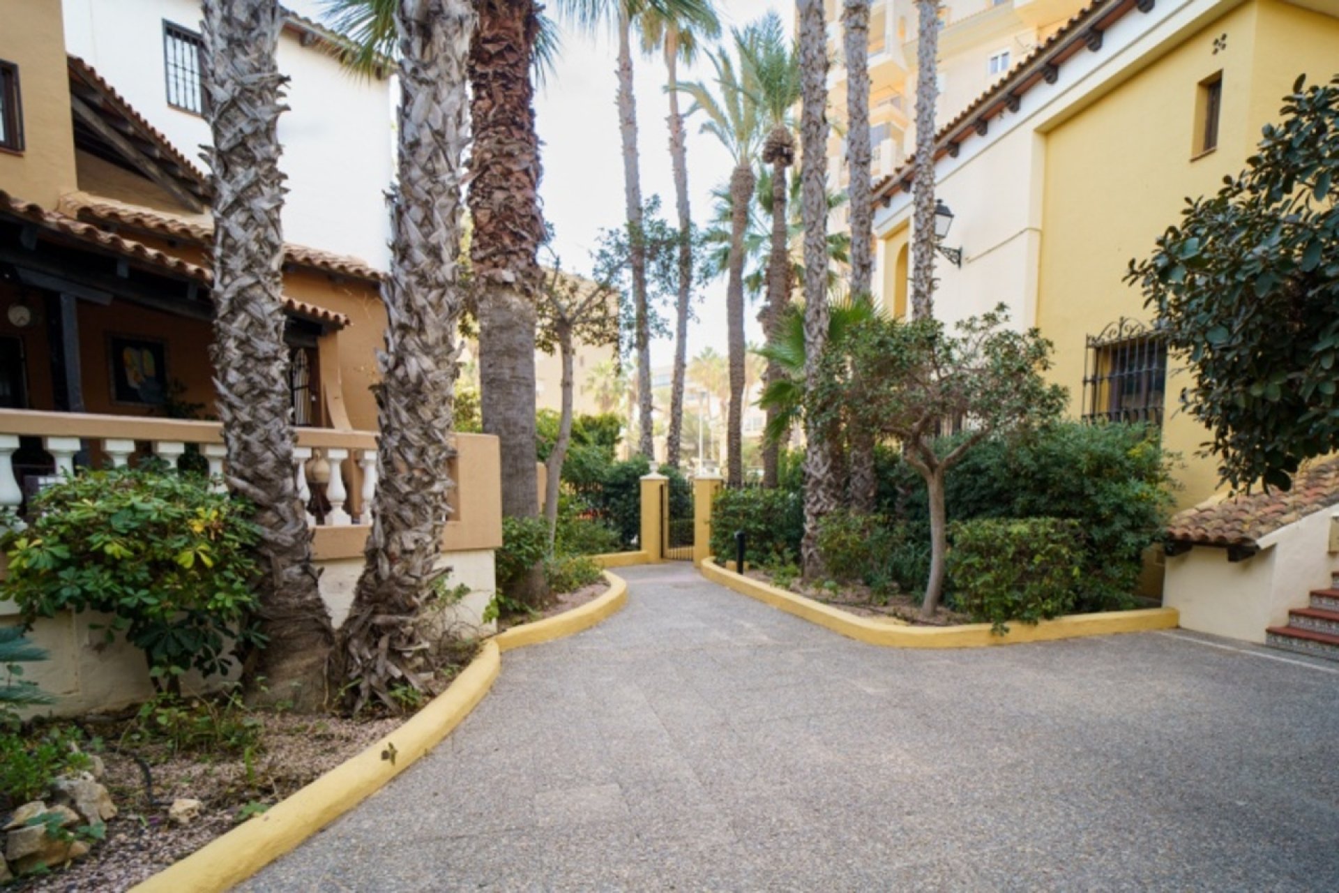 Resale - Apartment / Flat * - Torrevieja *