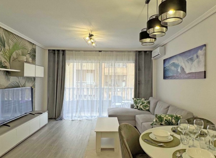 Resale - Apartment / Flat * - Torrevieja *