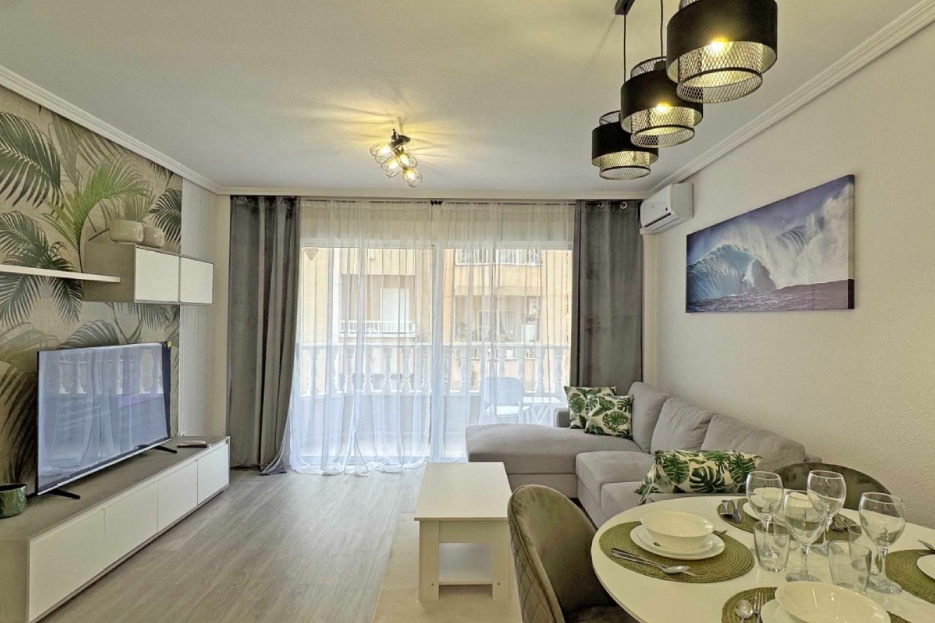 Resale - Apartment / Flat * - Torrevieja *