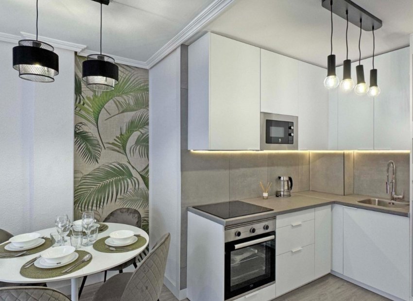 Resale - Apartment / Flat * - Torrevieja *