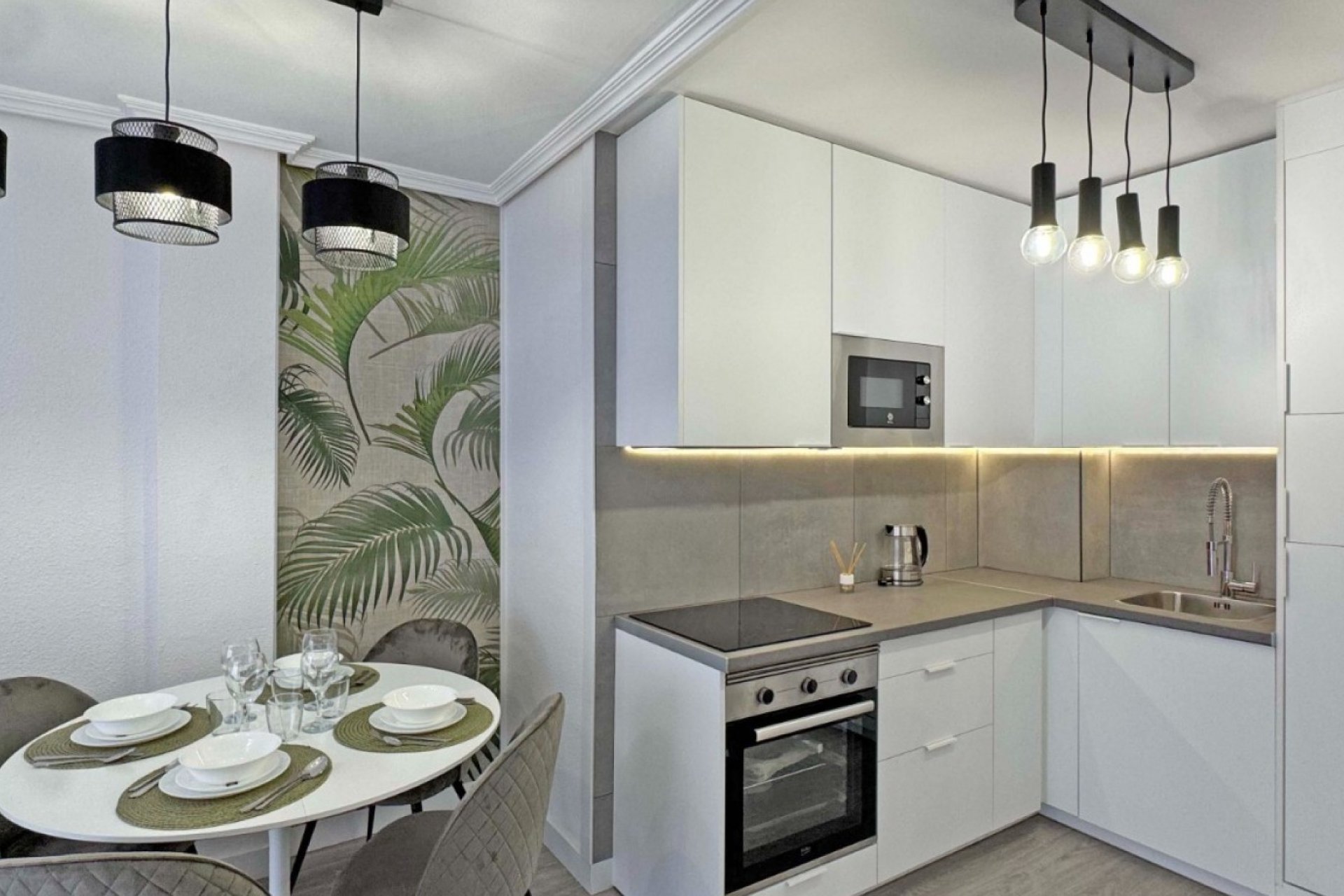 Resale - Apartment / Flat * - Torrevieja *