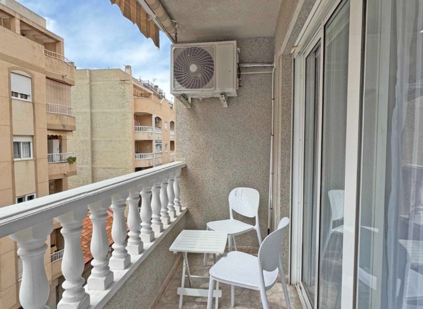 Resale - Apartment / Flat * - Torrevieja *