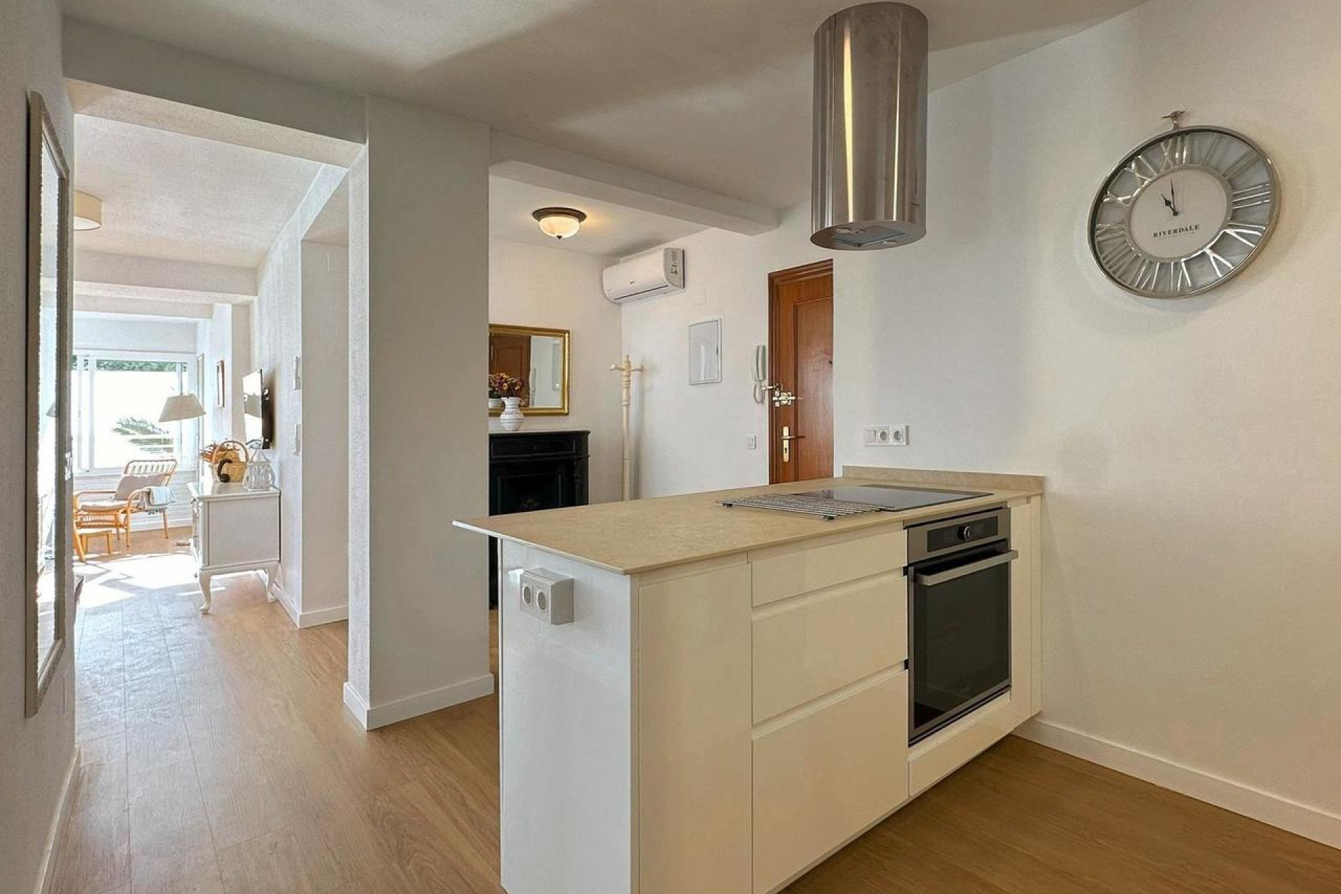 Resale - Apartment / Flat * - Torrevieja *